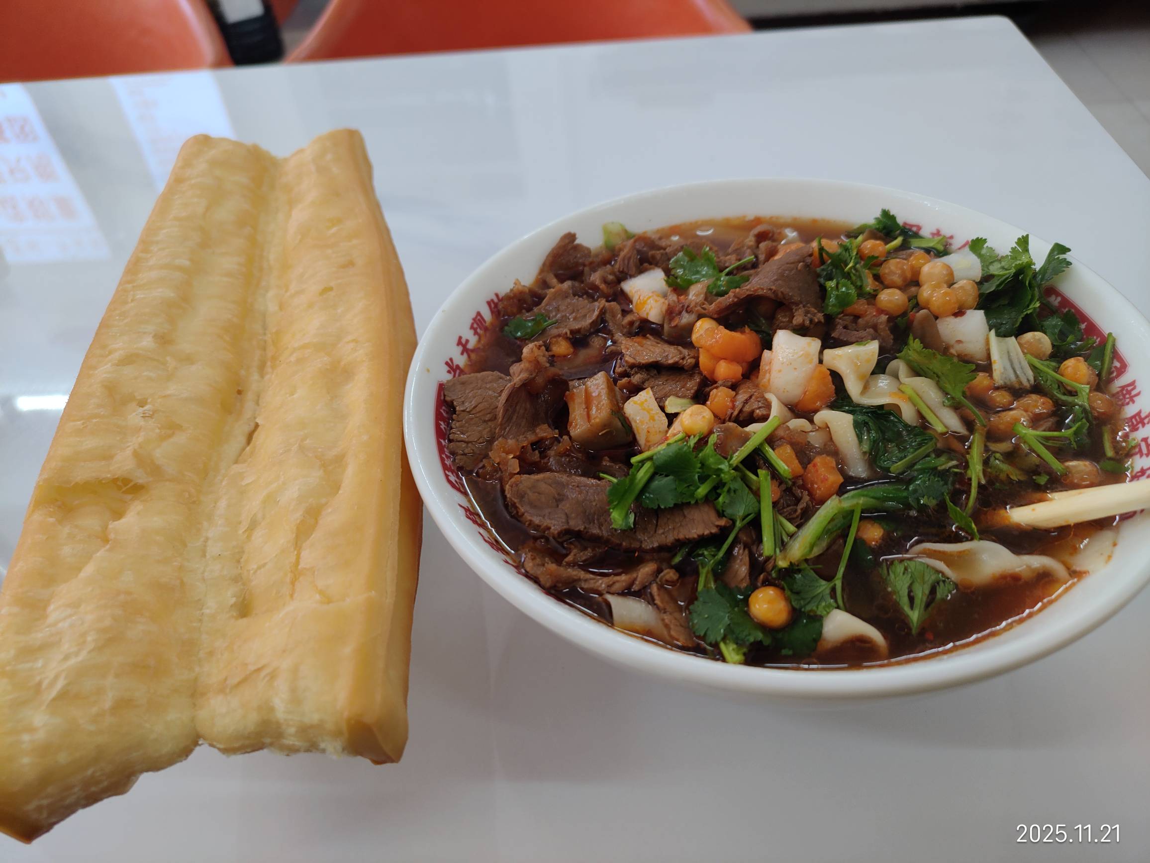 什么都没鲁到，啥都慢半怕，兴业20没搞到，云南又去晚了，只能搞碗牛肉面对付中饭了

13 / 作者:红菜苔 / 