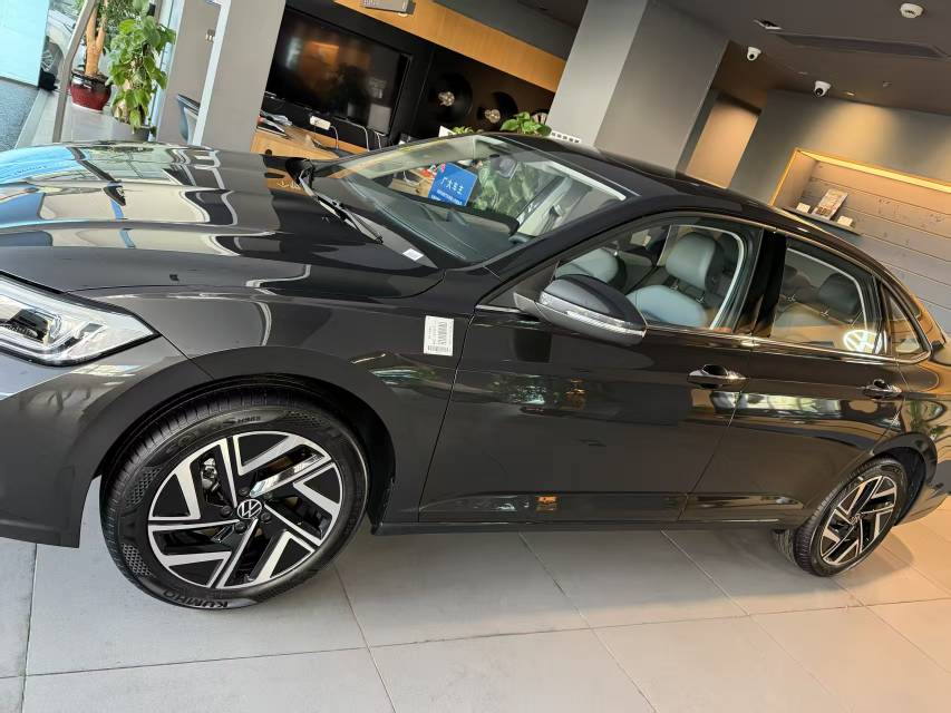 车门一关一路平安
引擎一响黄金万两✨
 挂挡起步年年暴富



96 / 作者:爱生活爱m / 