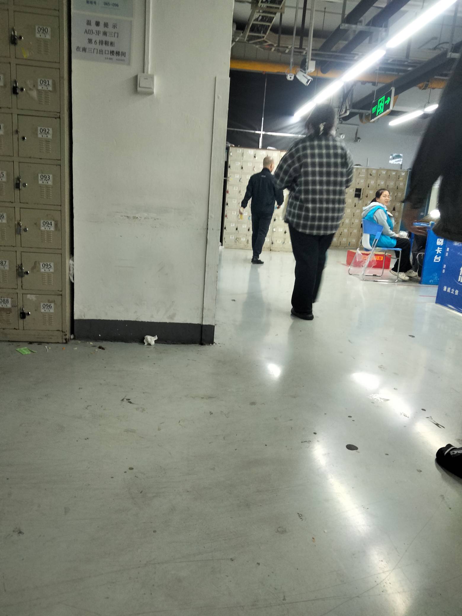 准备上班打螺丝了，赚钱回家过年

2 / 作者:君子之交淡如水 / 