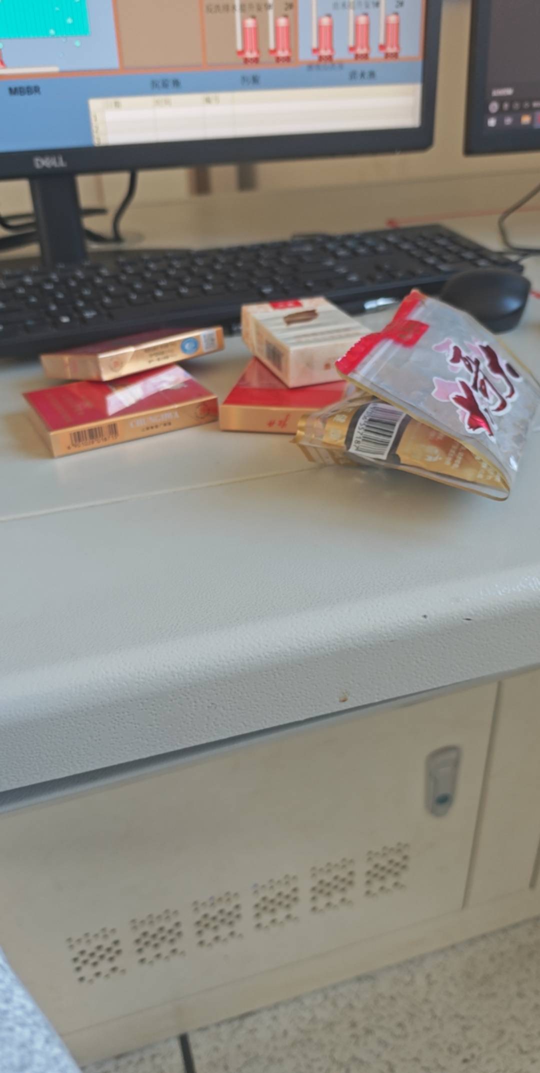 今天也是过上好日子了

55 / 作者:好特么hg / 