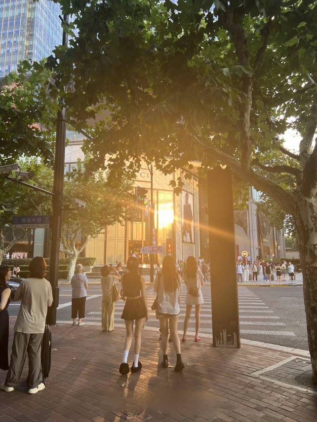 老哥们平时去广东巷子的快餐多价格，我刚1点多去200块，15分钟，刚喝了点酒光想上厕所51 / 作者:世界本没有公平 / 