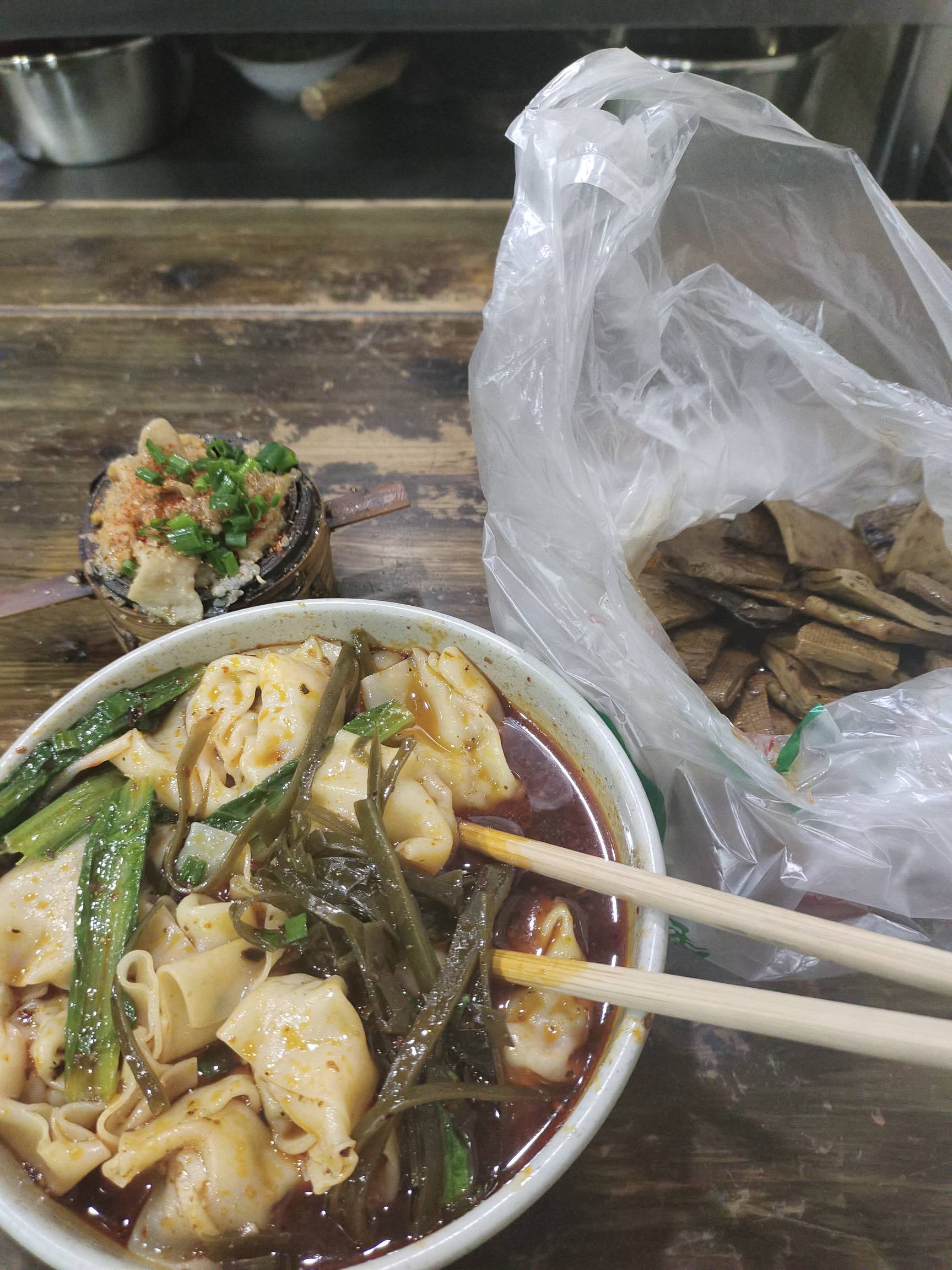 老哥们，吃饭了

44 / 作者:大家说我吗 / 