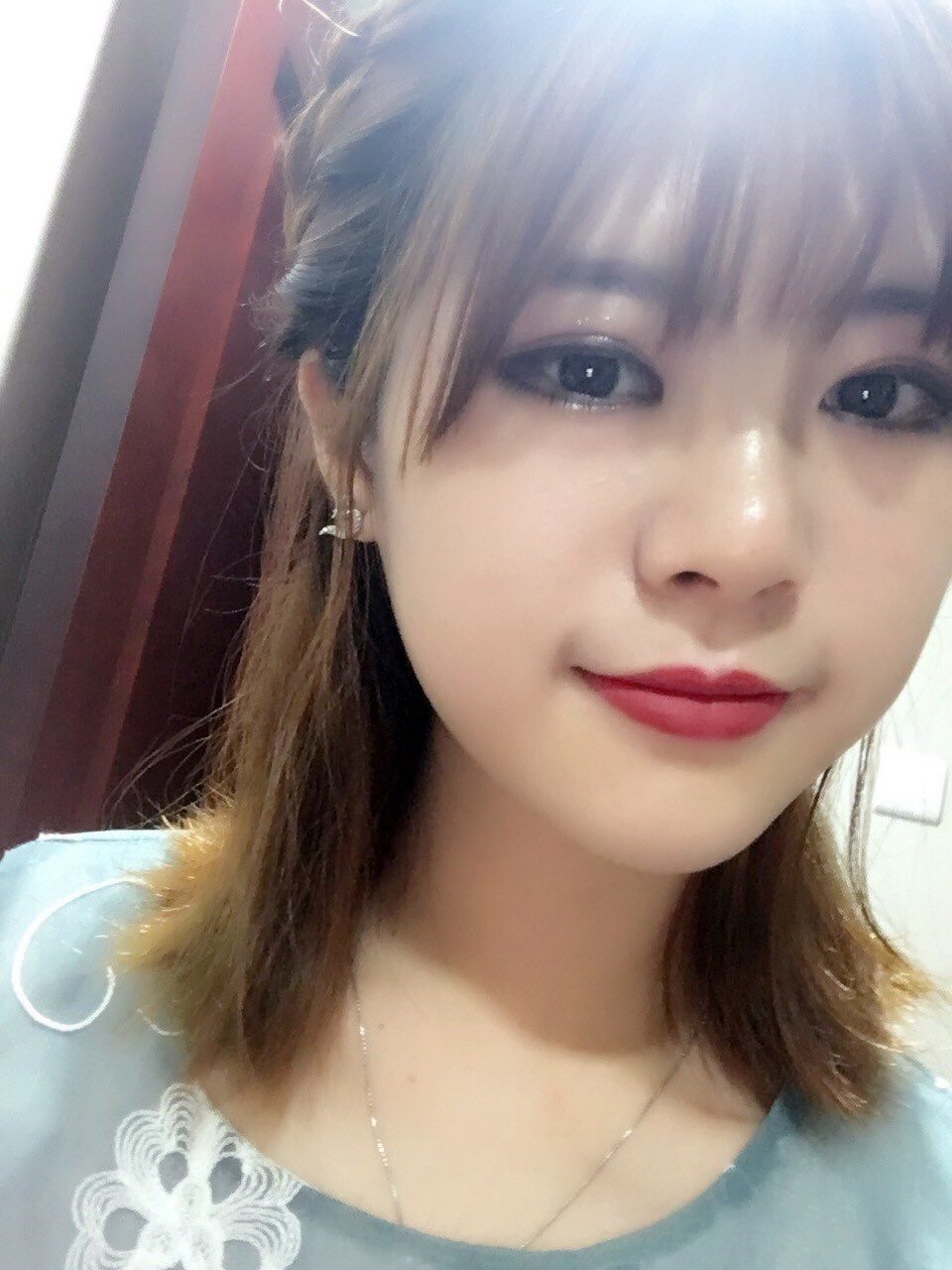 小沫，天又亮了，躺在冷冷的公园石板上，想想这些年来走过的路，情不自禁的落下泪。今90 / 作者:白芷嫣 / 