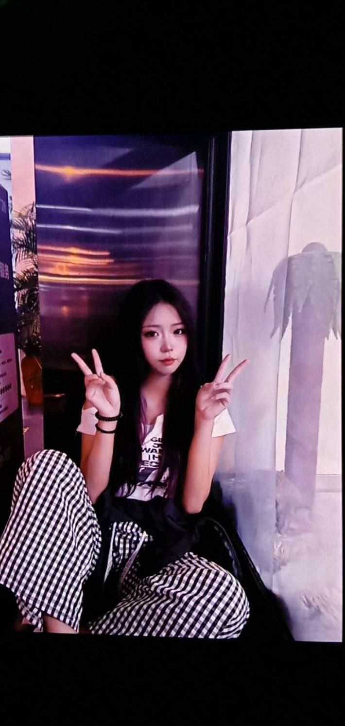 这不是见过真不敢相信这是一个人  女孩拍照美颜真厉害


80 / 作者:爆炸老哥在线ki / 