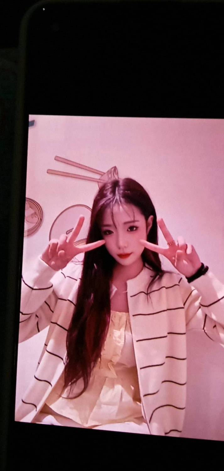 这不是见过真不敢相信这是一个人  女孩拍照美颜真厉害


9 / 作者:爆炸老哥在线ki / 