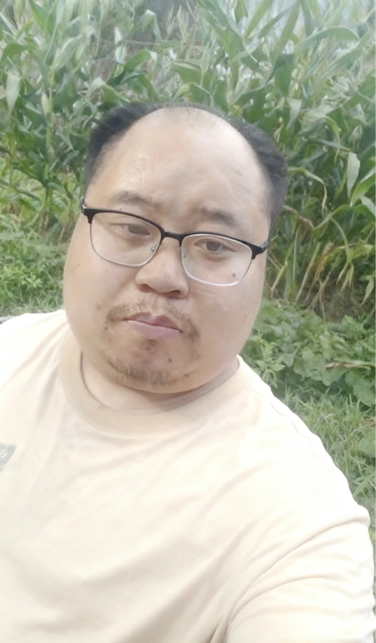 说这话又要得罪一批人 我发现四眼仔坏的很 特别是那种在厂里的 坏的很
89 / 作者:不知明的靓仔 / 