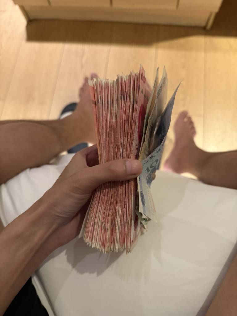 不赌就是赢 +6张

18 / 作者:风声土起 / 