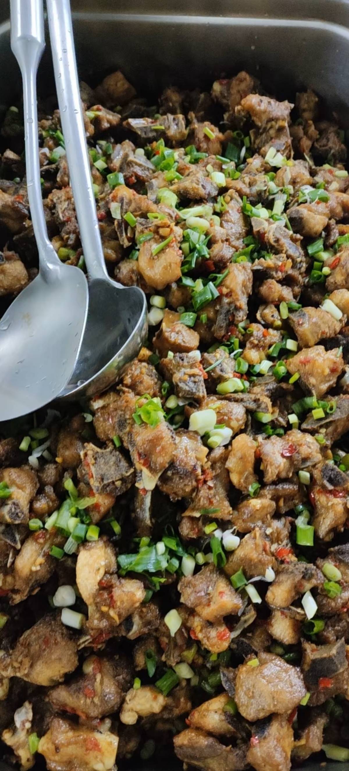 今天的夜宵怎么一点蔬菜没有，我是保安，保自己肚子平安





12 / 作者:一个人的老哥 / 