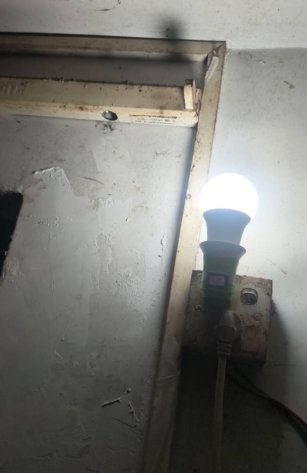 有老哥做过电工吗？灯管烧了我买了一根新的安装上去还是不亮！！！！
20 / 作者:☜只薅简单毛☞ / 