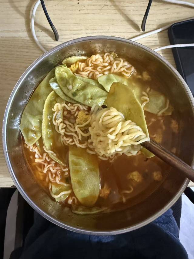 快发毛，穷到吃泡面了

47 / 作者:条野太狼 / 