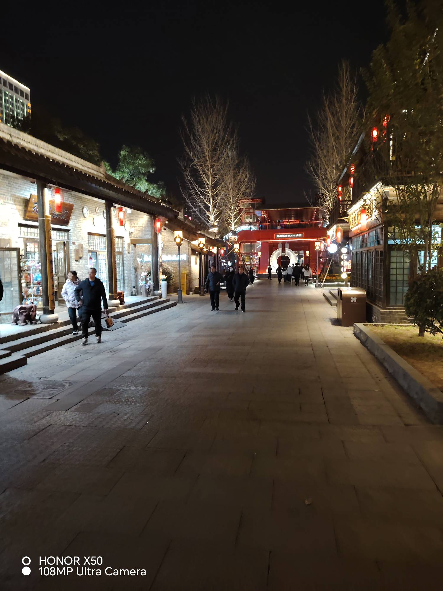 不是老哥吹牛，如果不是负债压的喘不过气，就目前的生活，很多老哥就很满足了

55 / 作者:口味王 / 