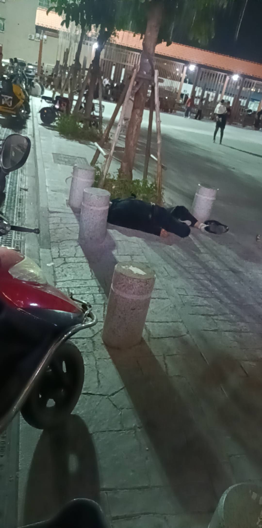 哪个老哥 就这样躺了？

39 / 作者:被狗催放弃了 / 