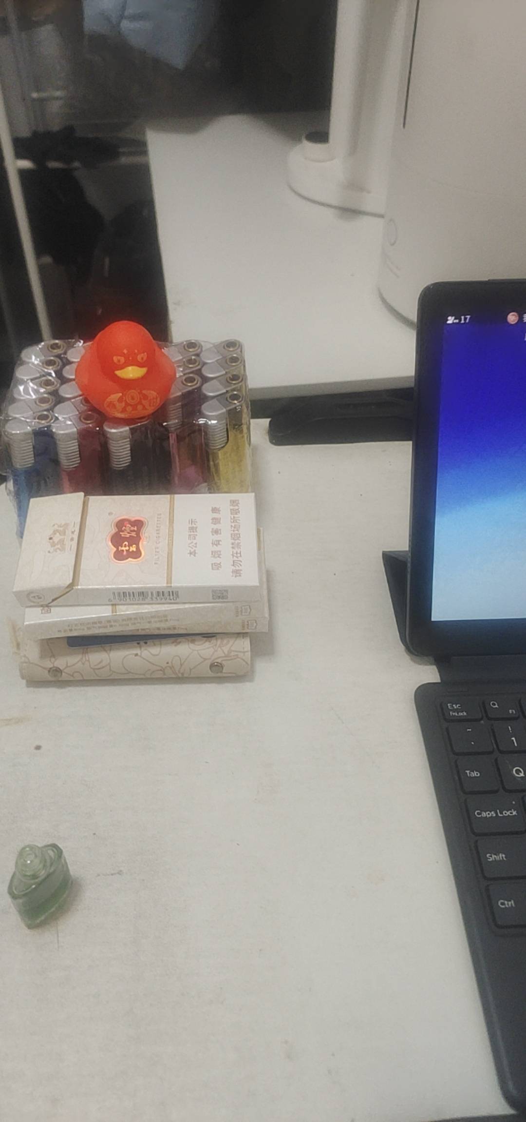 老哥们，你们最近都在干什么？是不是在老家？还是还在外地挂b？
92 / 作者:雨夜带伞不带刀丶 / 