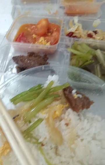 挂壁半导体公司的盒饭 天天防尘服裹得和宇航员似的

85 / 作者:那可不一定 / 