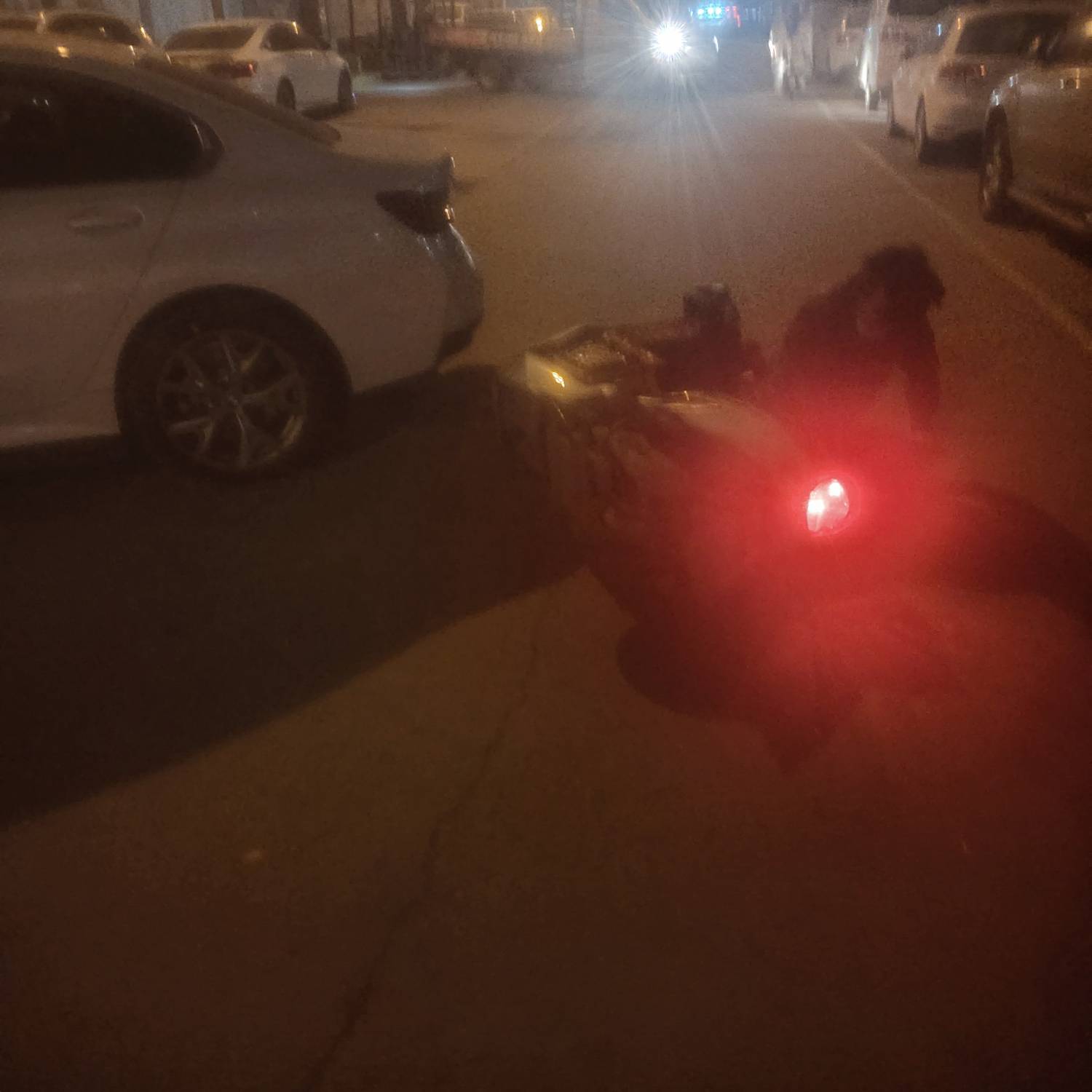 老哥们今天送外卖撞了个宝马i3，收入1000大毛，原来开宝马的也是加油


37 / 作者:樊哥 / 