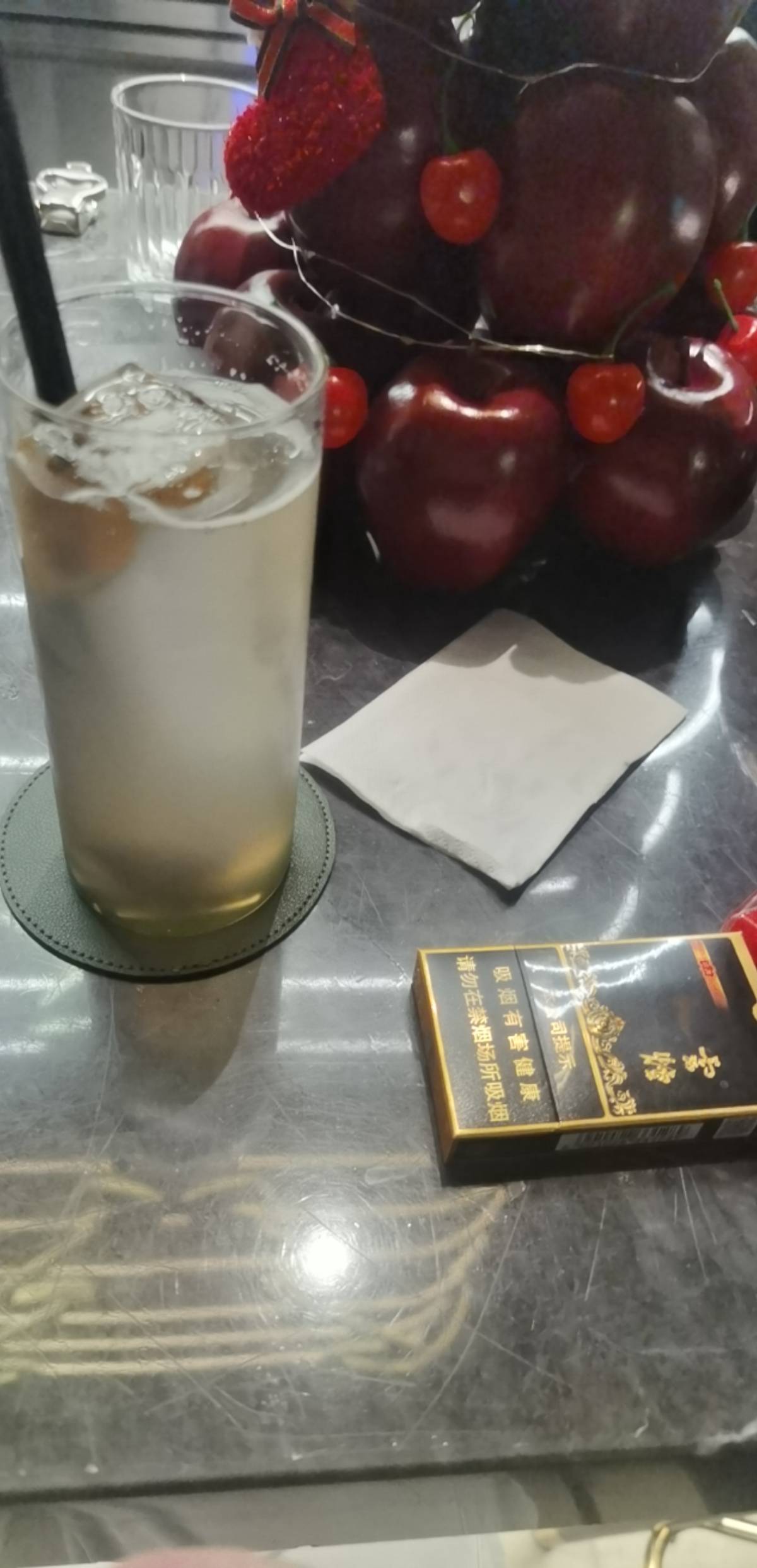 可以算羊毛区首富了嘛，小酒一喝小烟一抽

1 / 作者:略略哒哒 / 