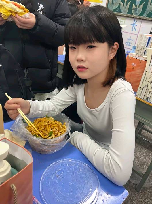 老哥们，那个城中村对你招手的大姐姐，曾经也是一个阳光开朗的女孩，不是她年纪大了，35 / 作者:云祁 / 