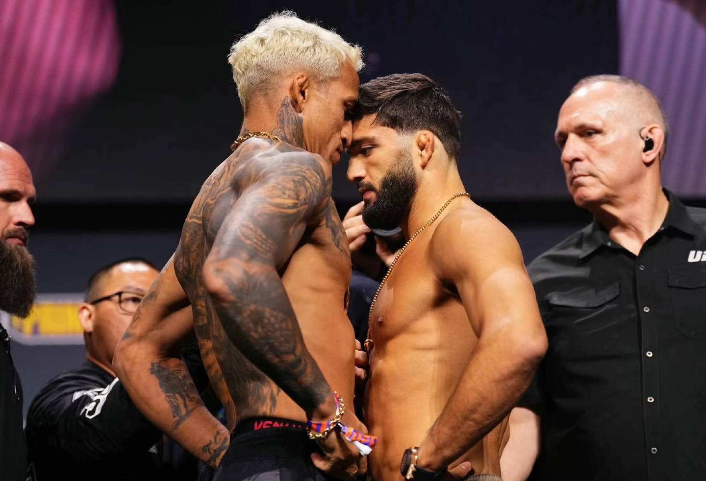 挑战医药实验室成功一半，里面的狗狗清一色都是比格犬，在笼子里虽然不安分但是只要打3 / 作者:顾小贝 / 