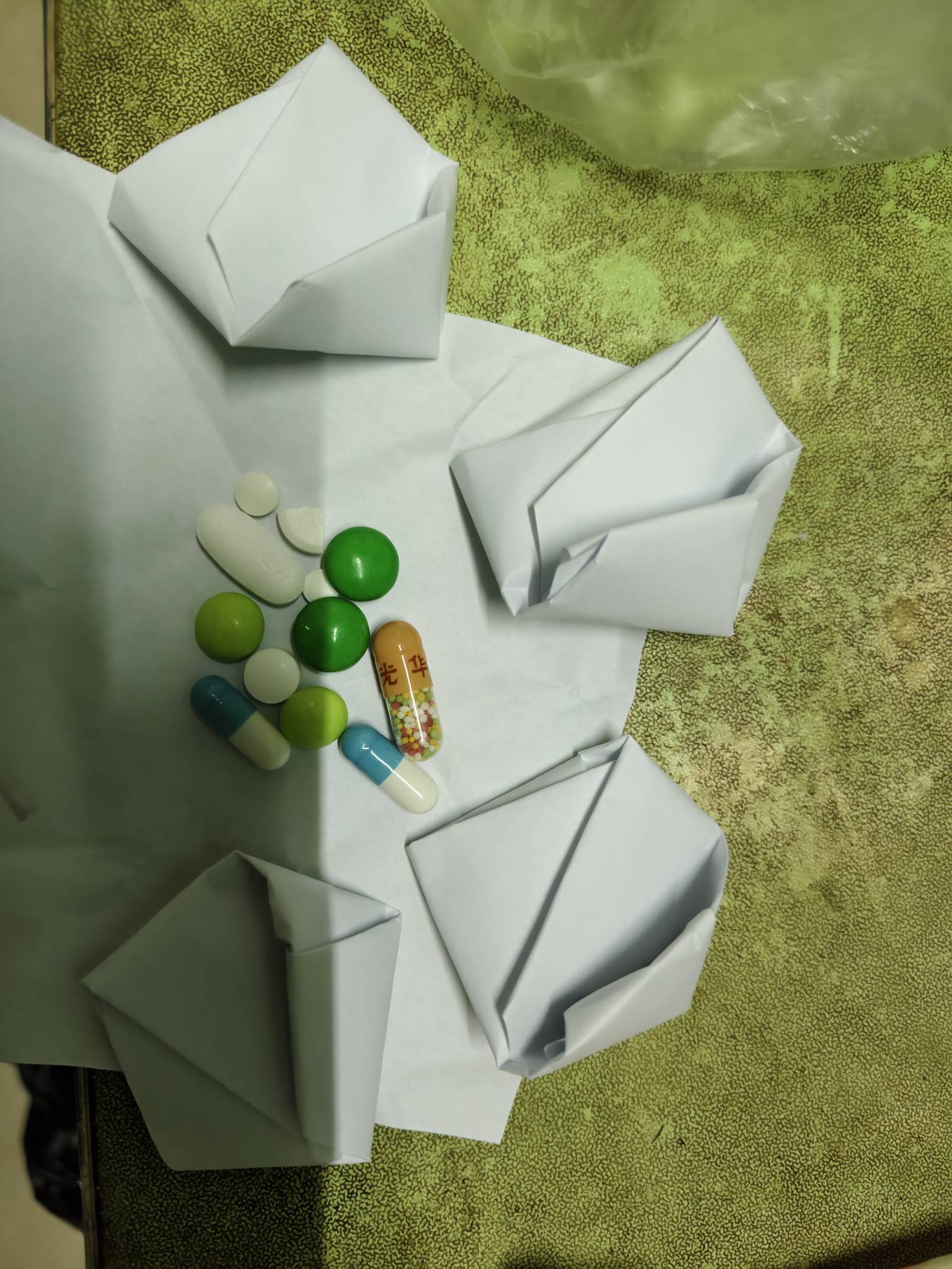 md今天录了fp一百，刚才去买感冒药开两天药直接收我65元，东莞国药真黑，就配了5包


31 / 作者:回望Yuki / 