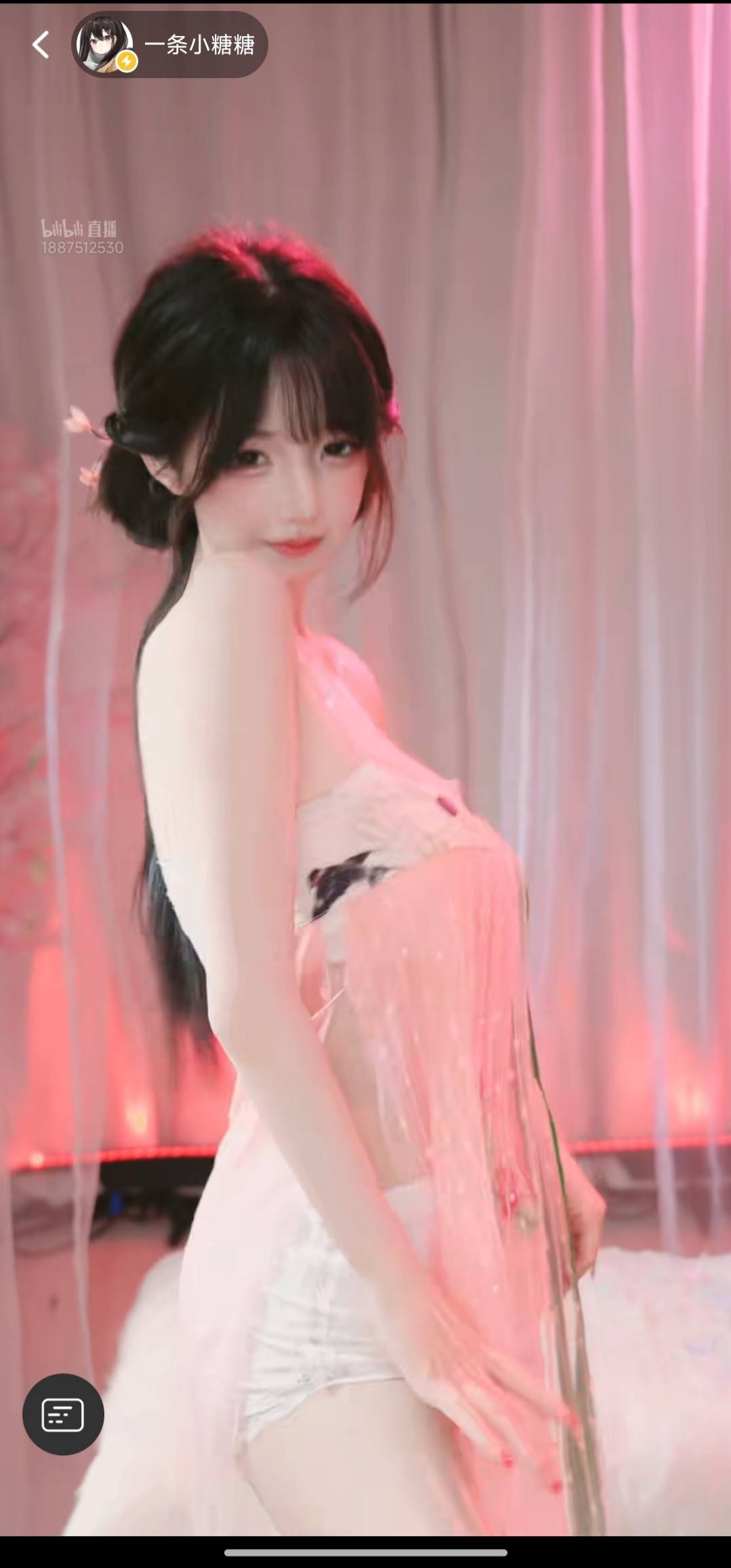 老狗们，来看火车摇


50 / 作者:手抄报他 / 