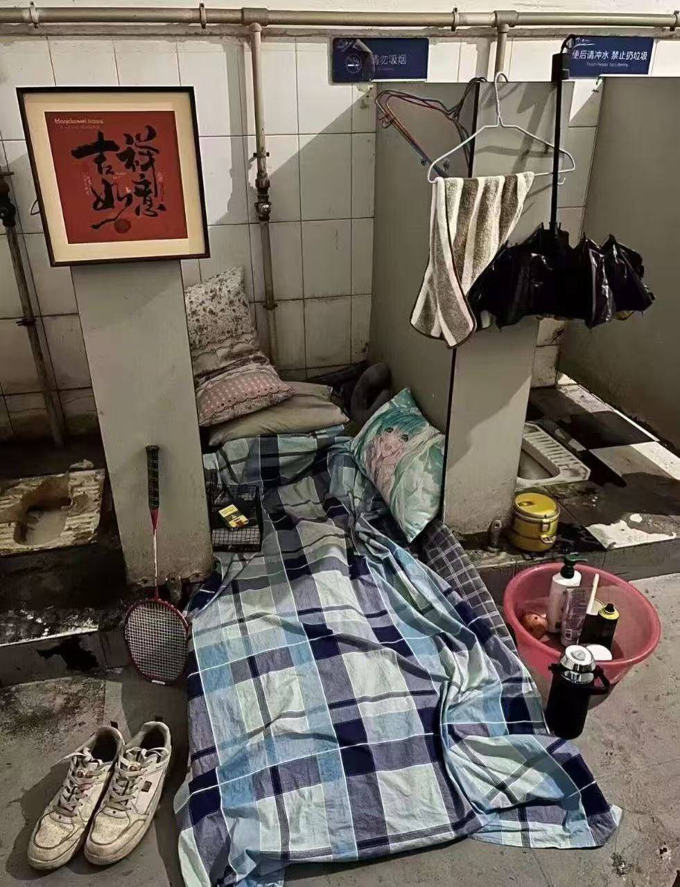 这个月到现在还没破20毛，不知道你们每天都破千是怎么玩的，到处开卡？ 还好我每个月93 / 作者:几把毛都没有绝望了 / 