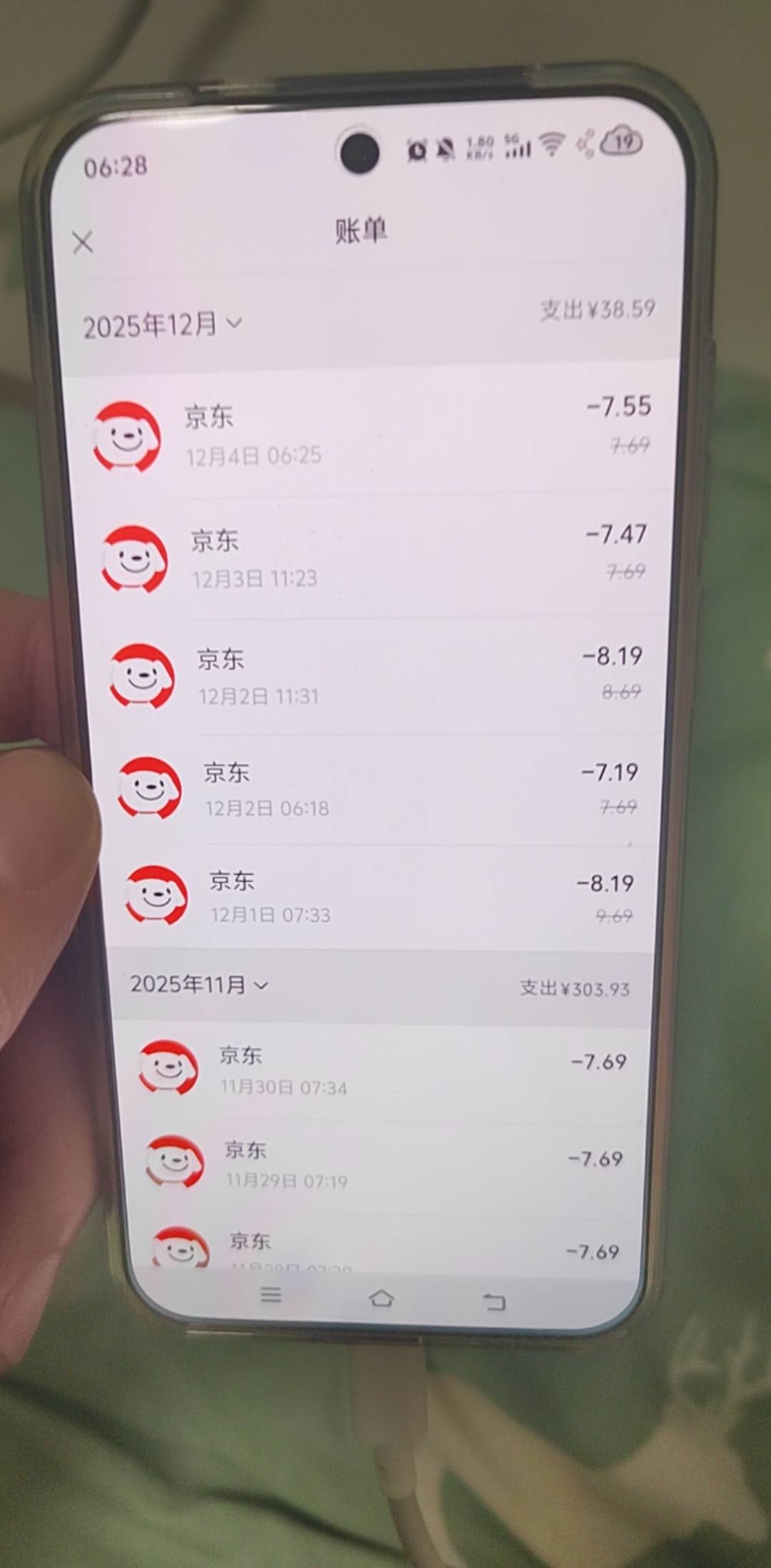 一天一顿饭，一个月吃饭才花了200多

49 / 作者:挂比了救我鸭 / 