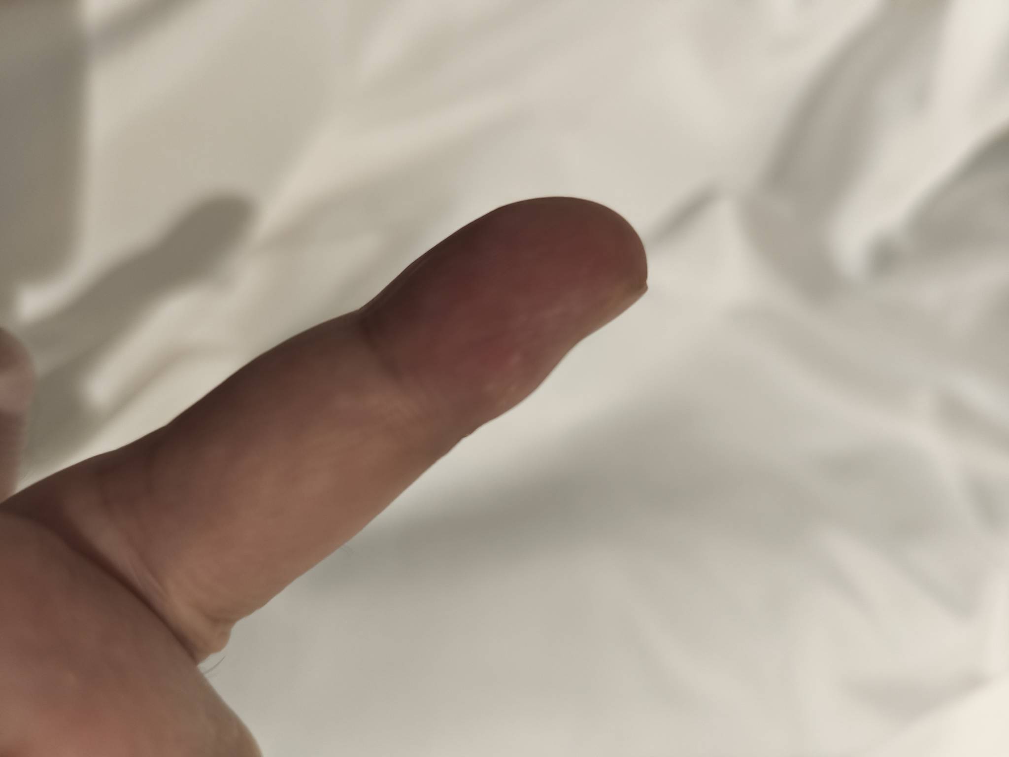 饱经沧桑的手，大拇指是十五年老烟枪的痕迹，中指是寒窗苦读十六年写字的老茧，小拇指33 / 作者:恭喜发财zy / 