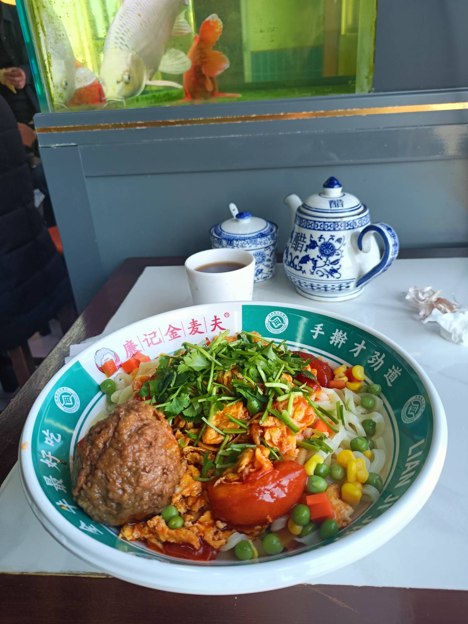 吃饭吃饭，番茄鸡蛋手擀打卤面，香的很

2 / 作者:生蚝熟了 / 