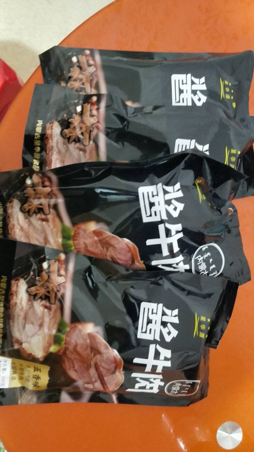 老哥们京东减68的酱牛肉到了，加餐加餐，点个外卖牛肉面自己加半斤牛肉进去

69 / 作者:零撸一个亿 / 
