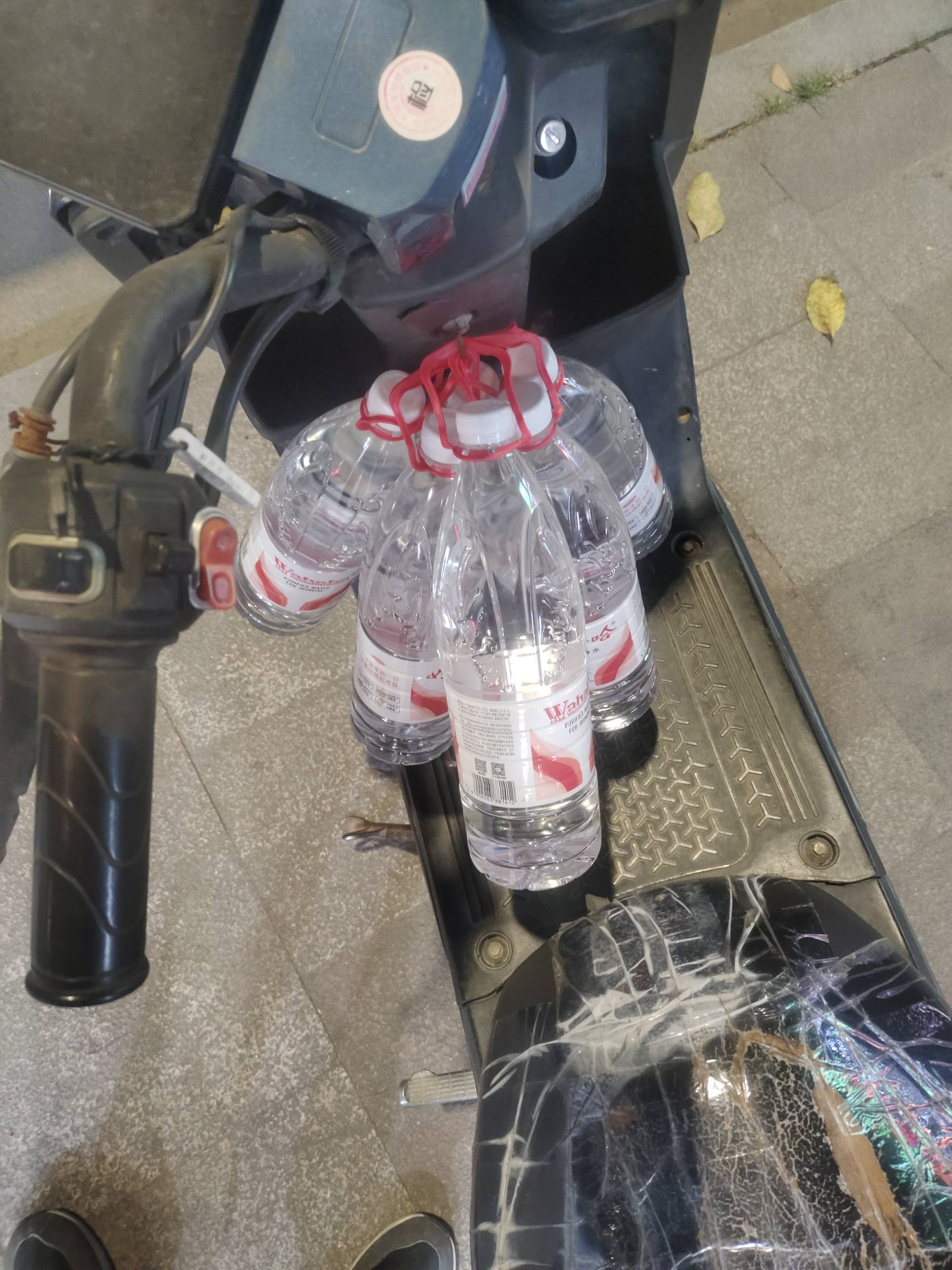 交通领券中心领那个满10-3的十足，十足长期活动，大瓶矿泉水4块5两瓶，用了券10块5买44 / 作者:坤坤爱打球啊啊 / 