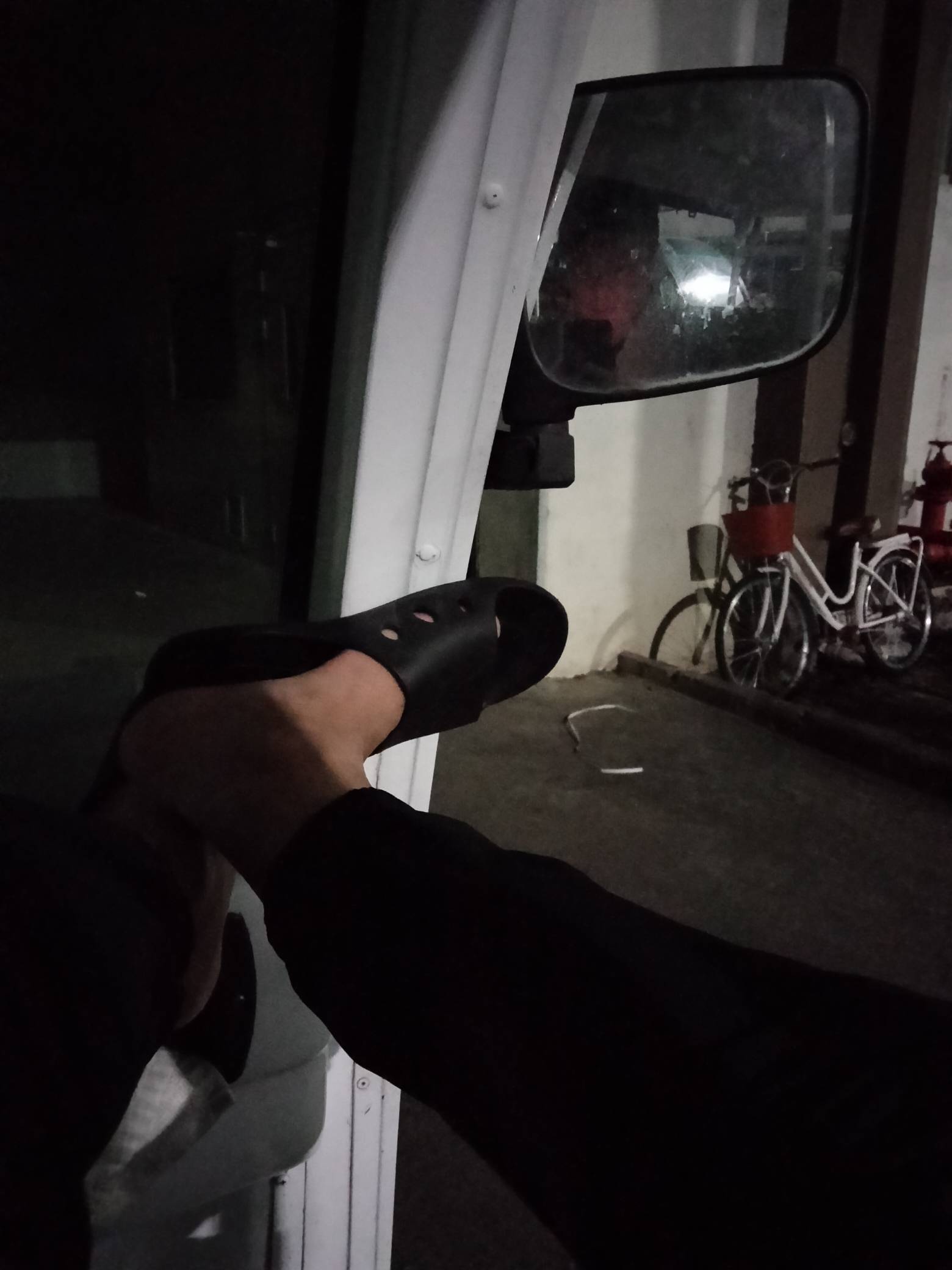 夜班打螺丝，现在休息一个小时吃夜宵，已经赚了100块，下半夜再干6个小时赚142块，熬69 / 作者:君子之交淡如水 / 