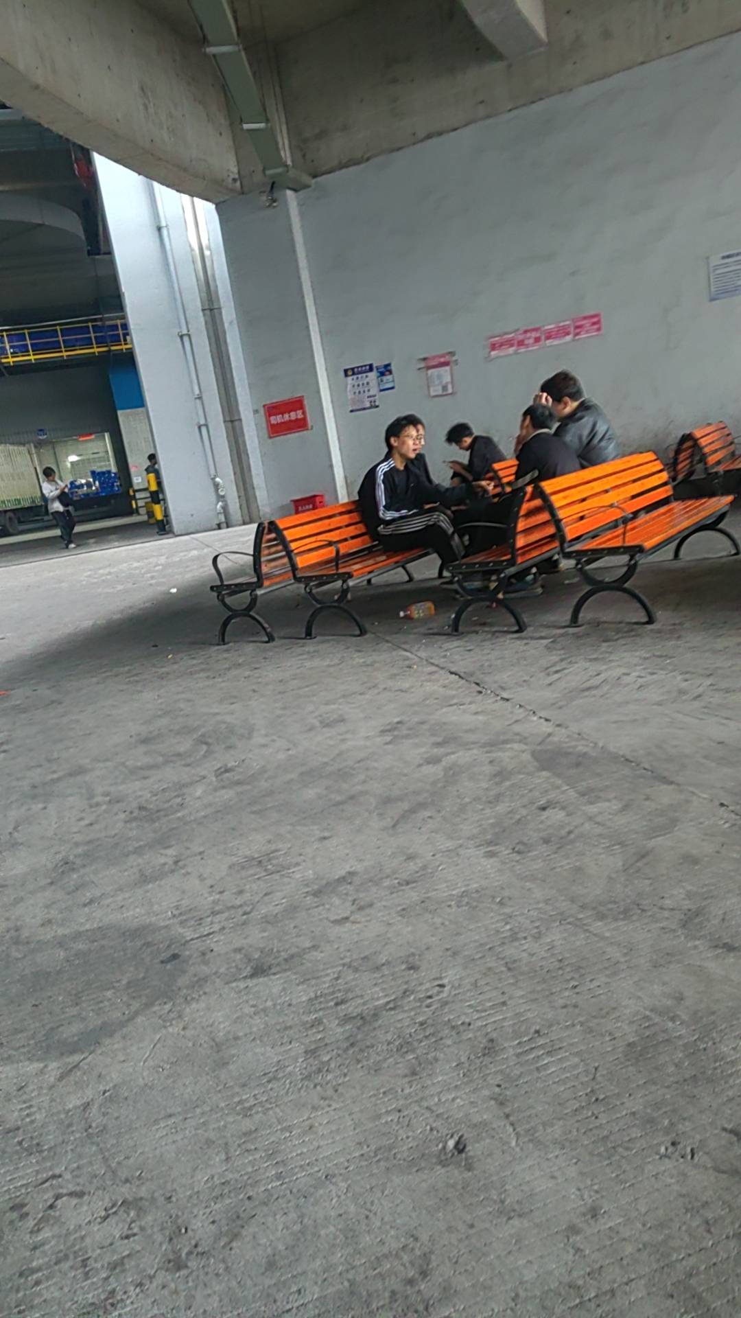 老哥们我在拼多多物流，头程血战六天了。准备干到年后。过年可以拿高工资。有要来干的67 / 作者:miaiai / 