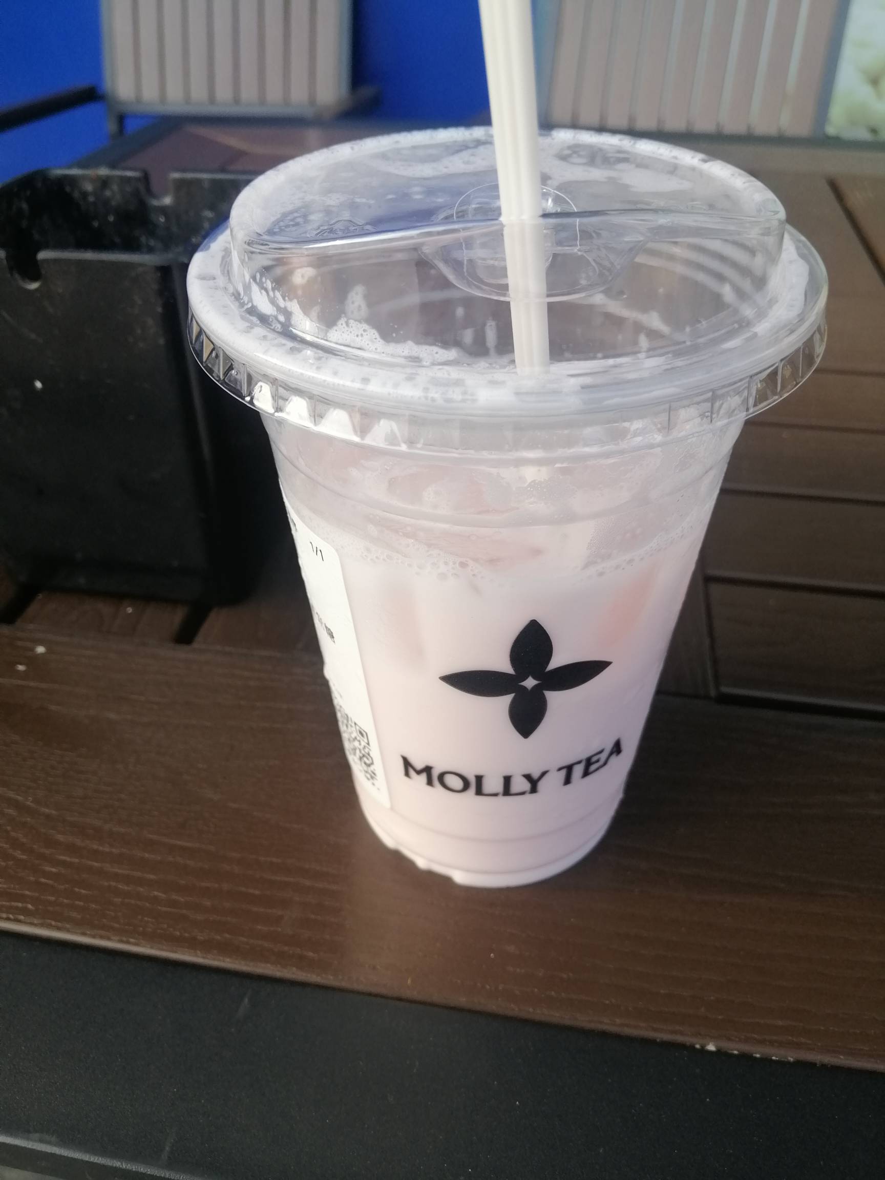 针王苹果。我还以为是苹果味的，原来是草莓奶茶！


100 / 作者:刀巴哥 / 