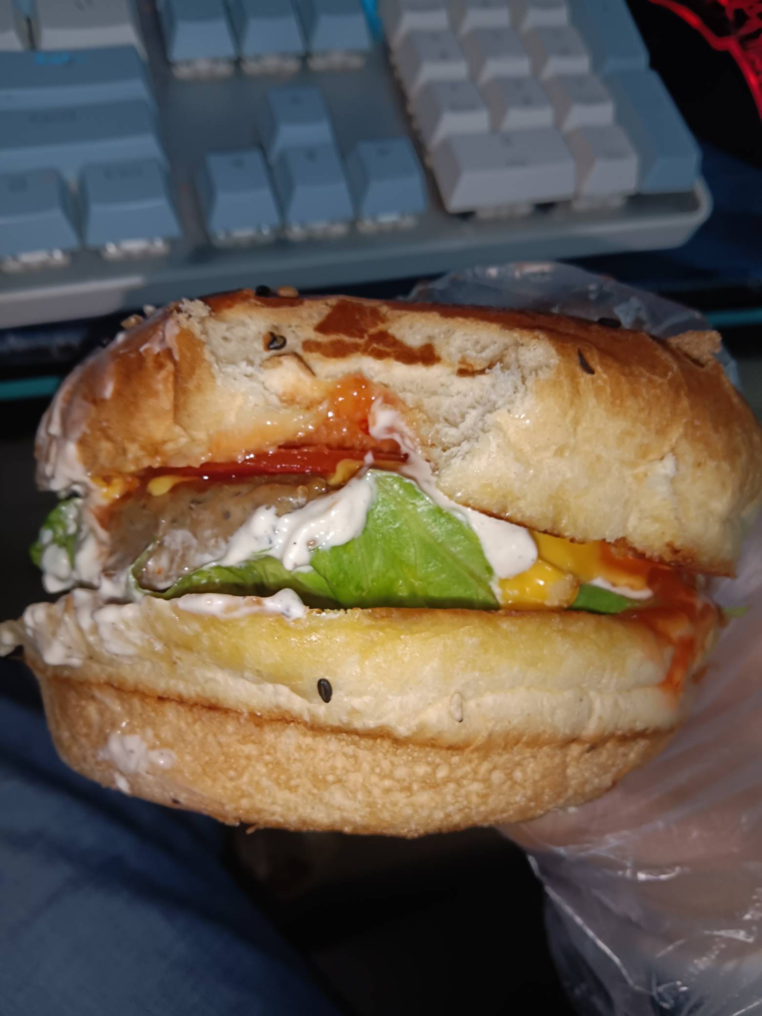 感觉自己好废，自己活着都容易，还整天想女人，因为女人一句话就患得患失，茶饭不思，24 / 作者:无限星空 / 