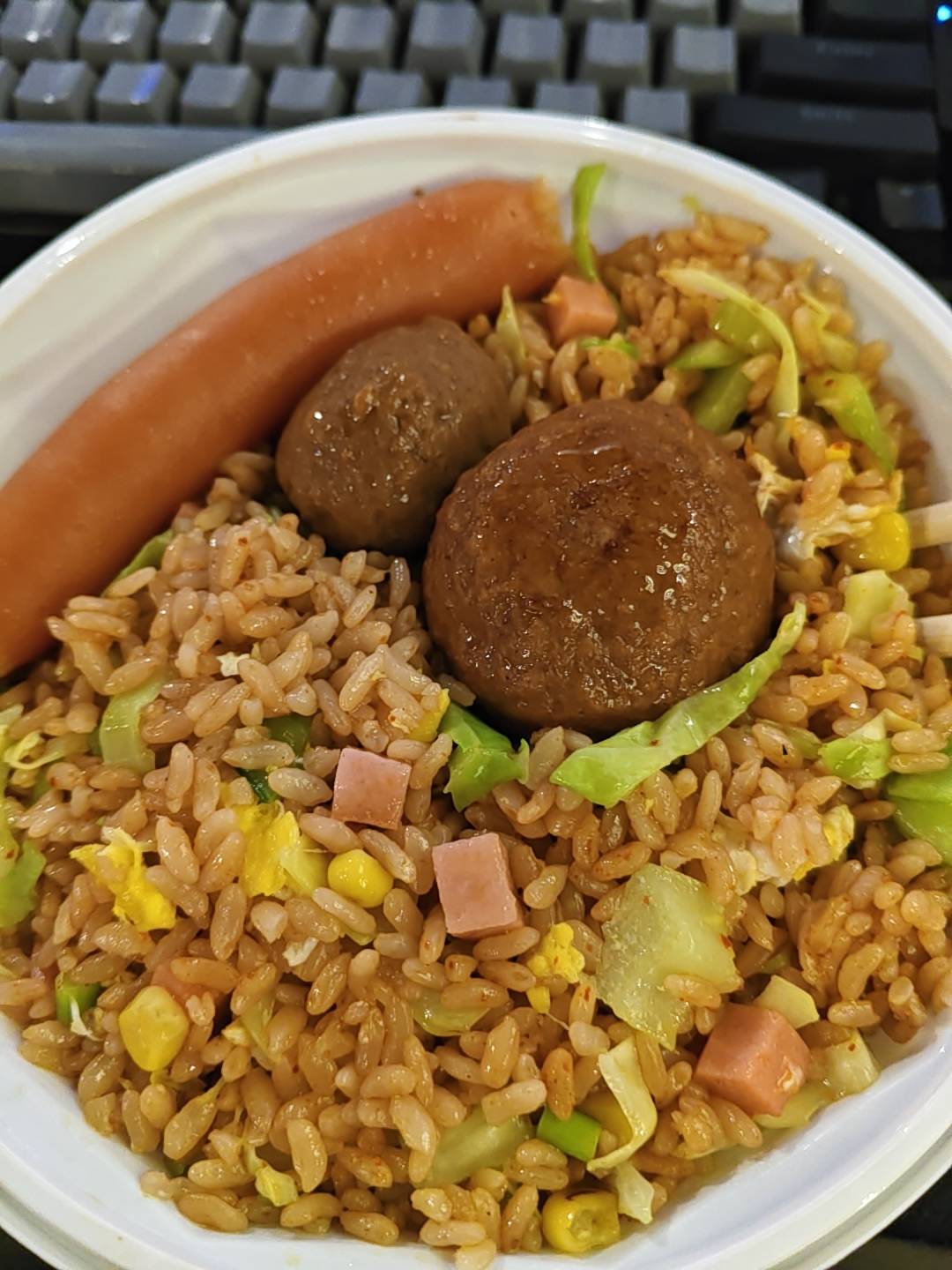 这几天肝魔兽挣了有一千五了
但是眼睛都肿了

68 / 作者:芝士雪豹哟 / 