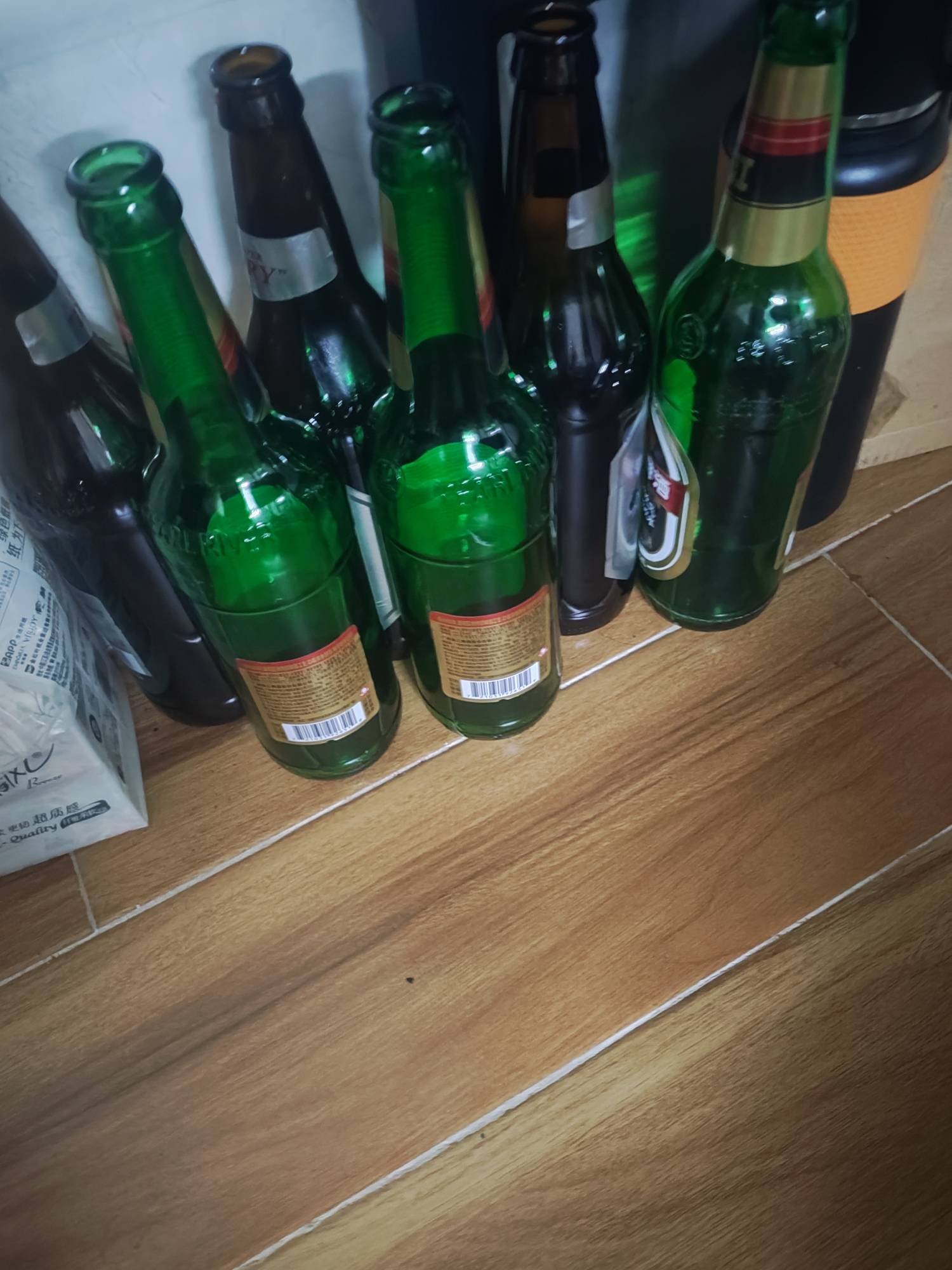 喝多了老婆孩子来接我，真好



28 / 作者:先天挂逼圣体 / 