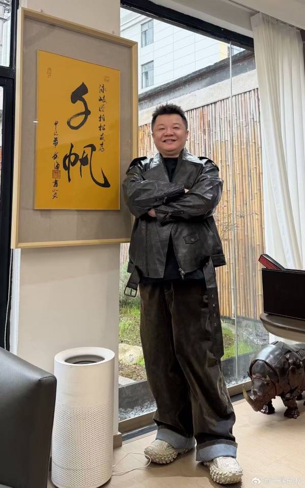 周末催收还那么厉害
半年前申请的卡券贷你还了没？

28 / 作者:朱铁胆 / 