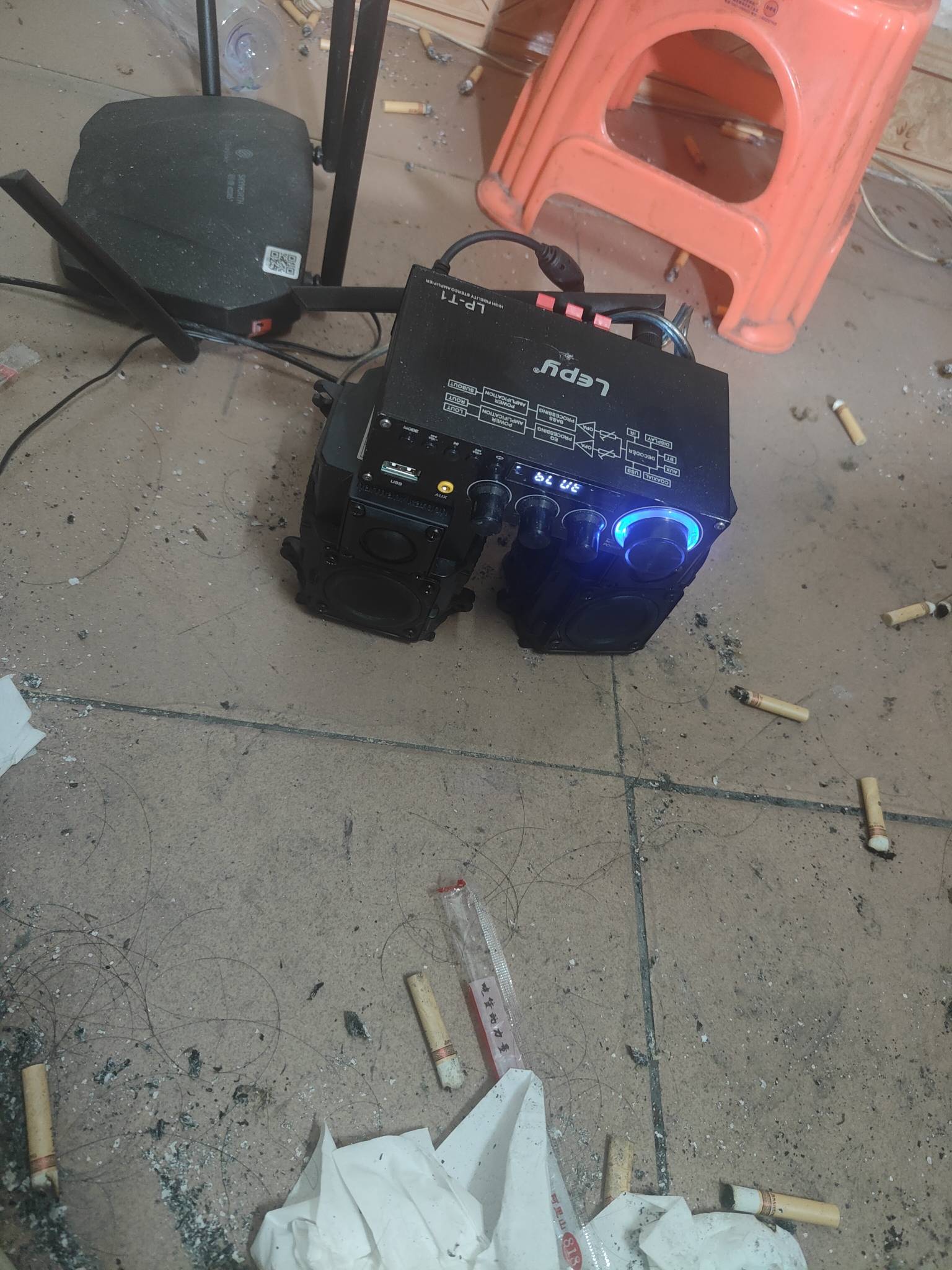 挂壁房 隔壁s鸟  刷抖音很大声   老哥气得直接开音响听歌  舒服了

11 / 作者:猪脚饭救我老哥 / 