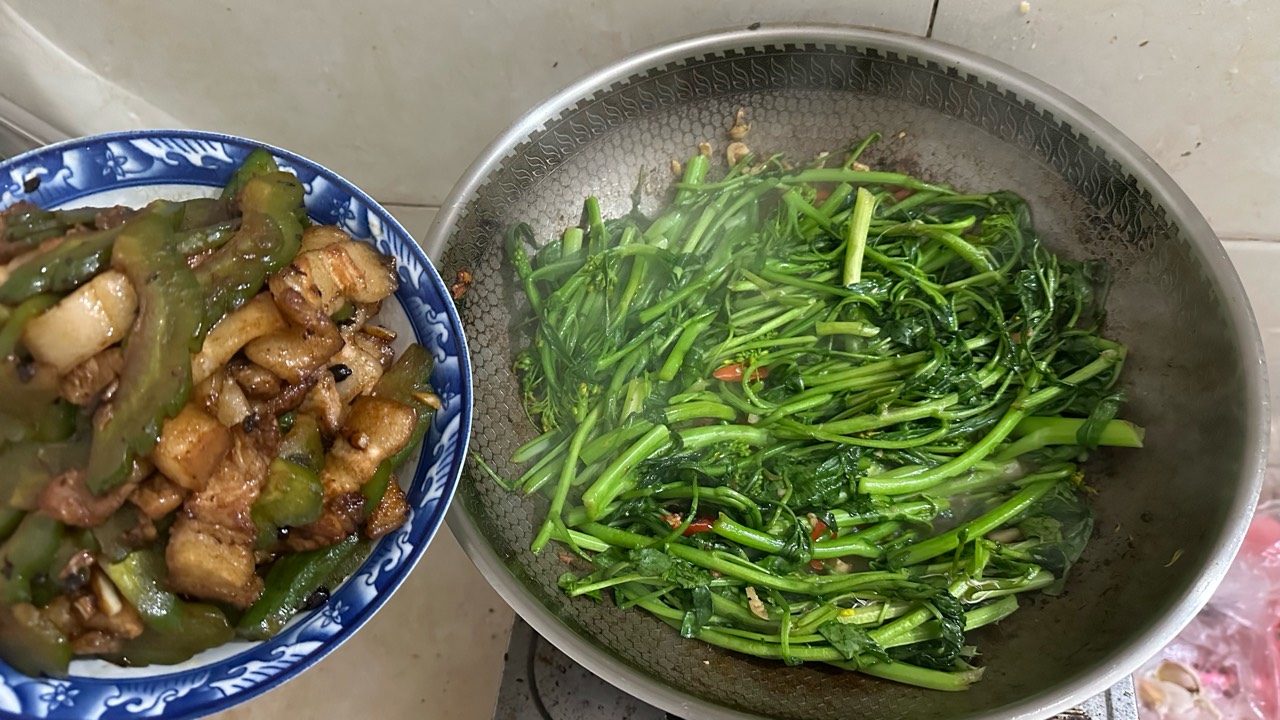 土猪油炒菜心，给钱都不换



32 / 作者:不知明的靓仔 / 