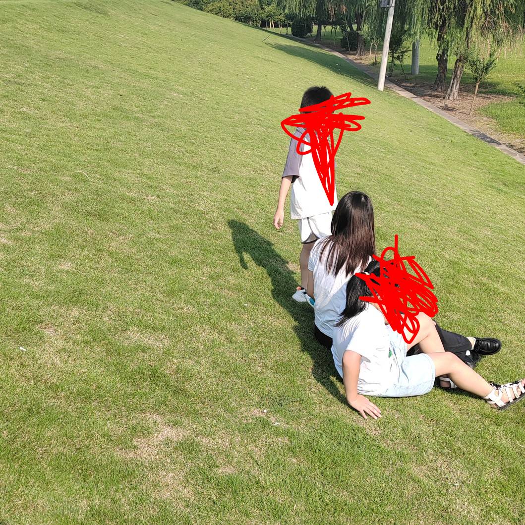 我恨自己，恨自己一事无成，看着其他假老哥们在那里用谎言肆意麻痹着我们这些真老哥，92 / 作者:我爱小小孟 / 