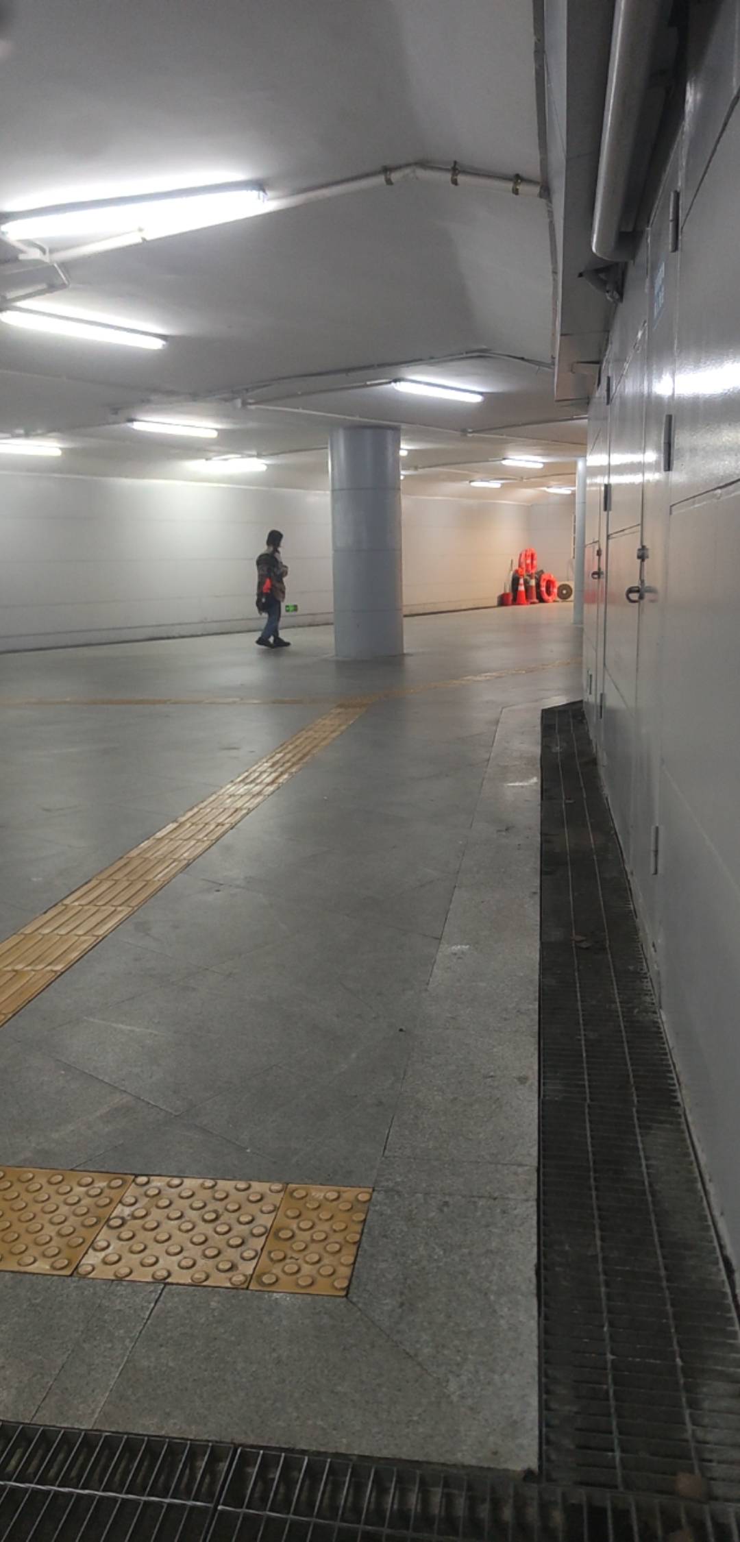 这个才是真正的老哥流浪汉那种

63 / 作者:木子辰 / 