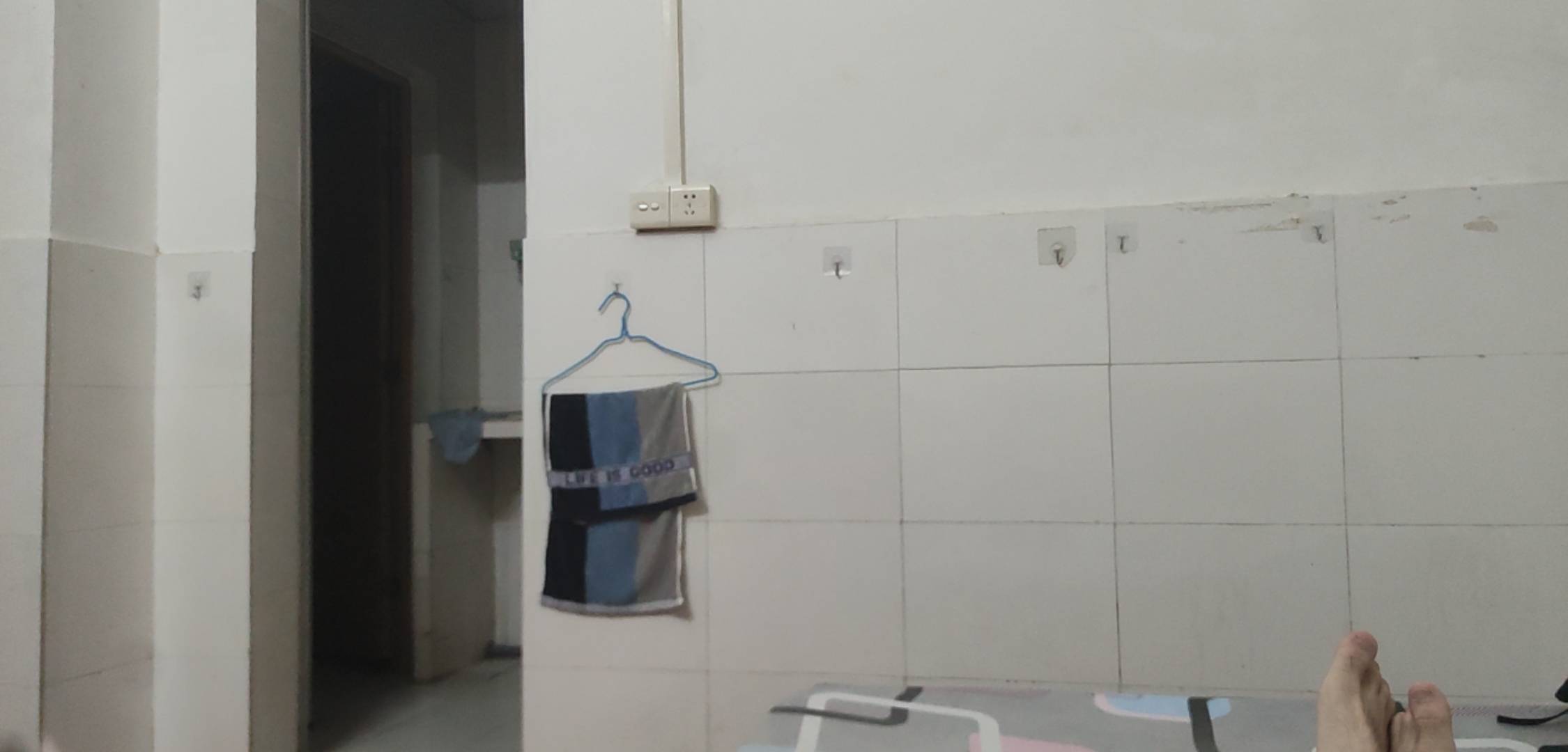 花了大几百整了个挂壁房终于不用坐公园厕所充电了

89 / 作者:木子辰 / 