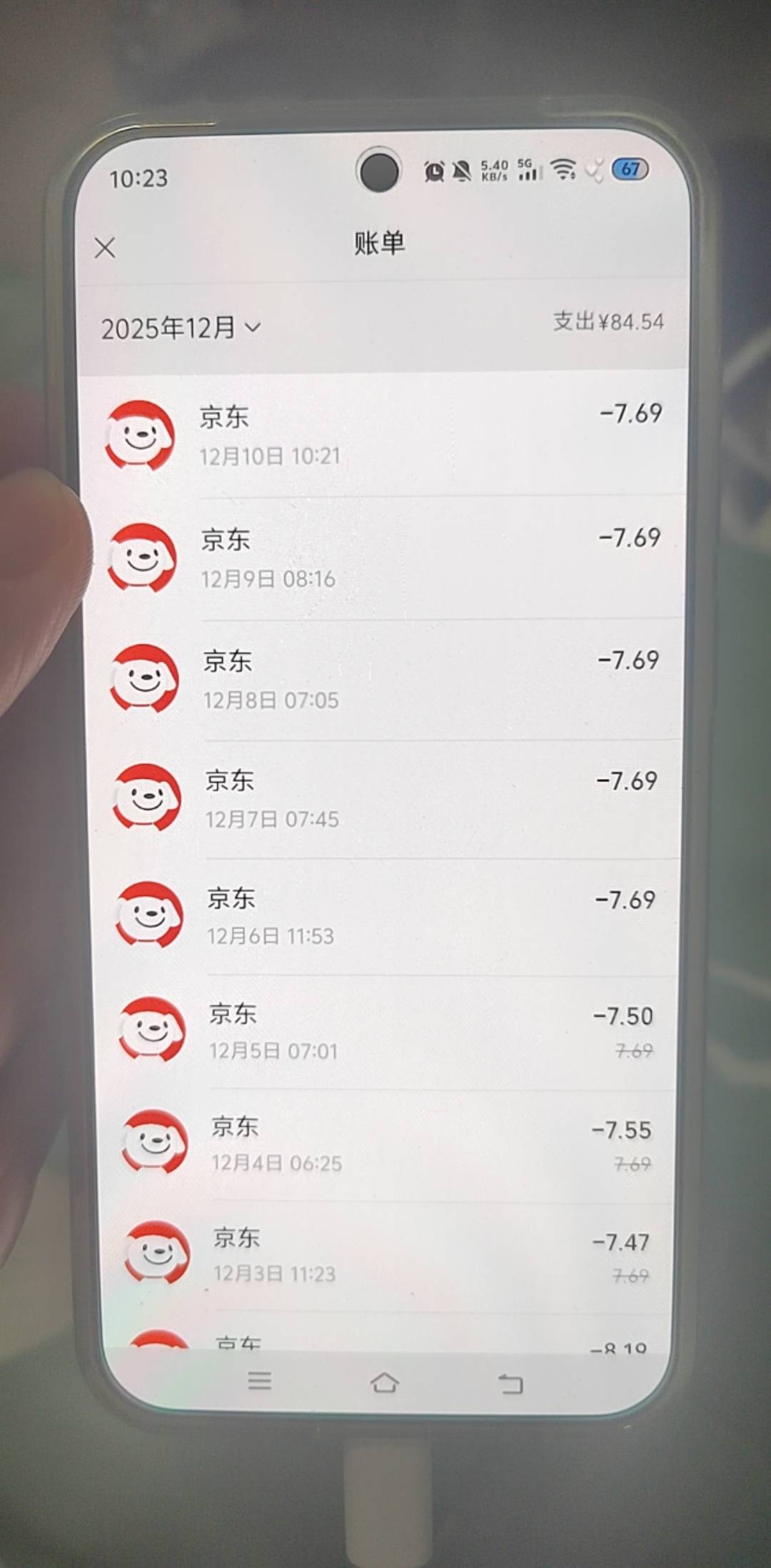 老哥们一天只吃一顿饭，10天花不了100块钱

64 / 作者:挂比了救我鸭 / 