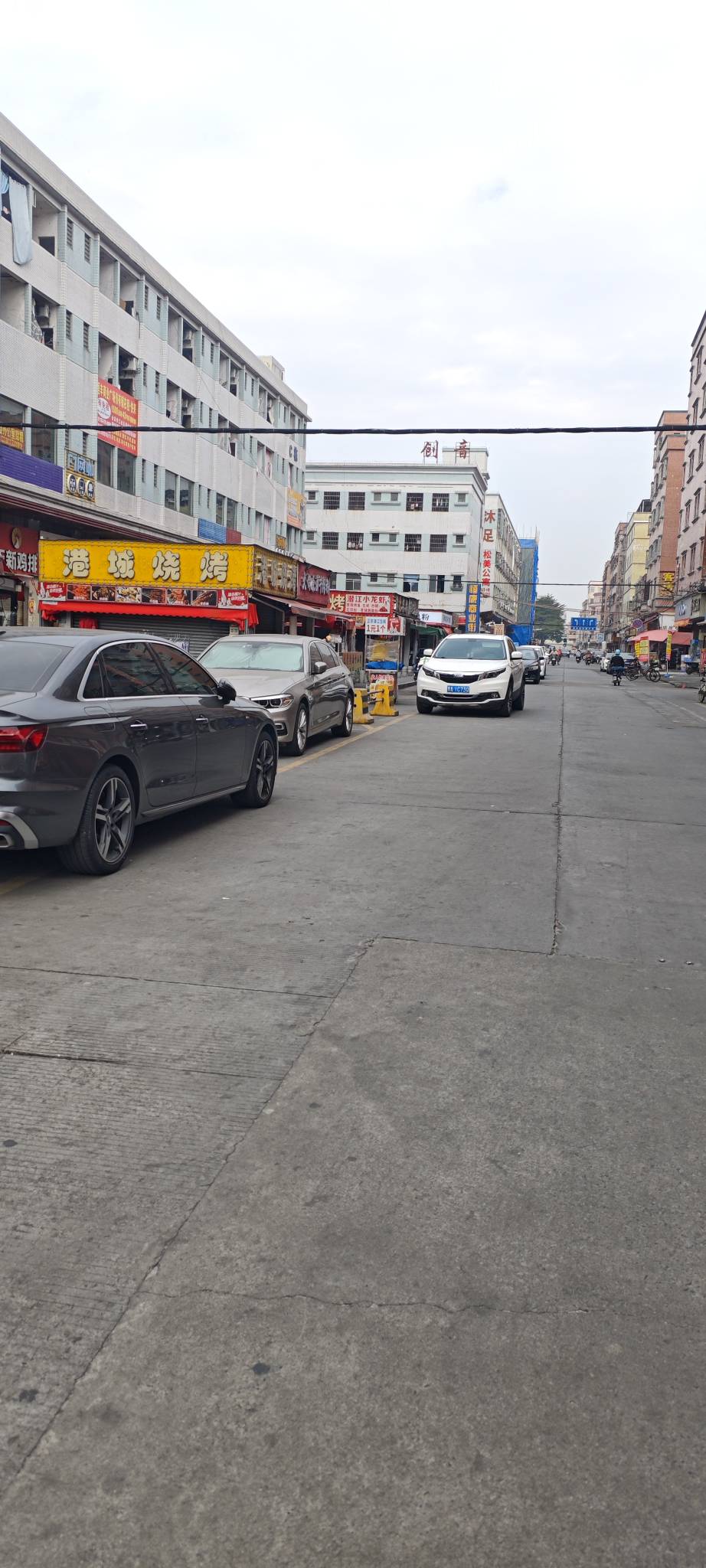 @素质低下 @靓仔阿京 你们都住在后面吗

45 / 作者:卡农豆包 / 