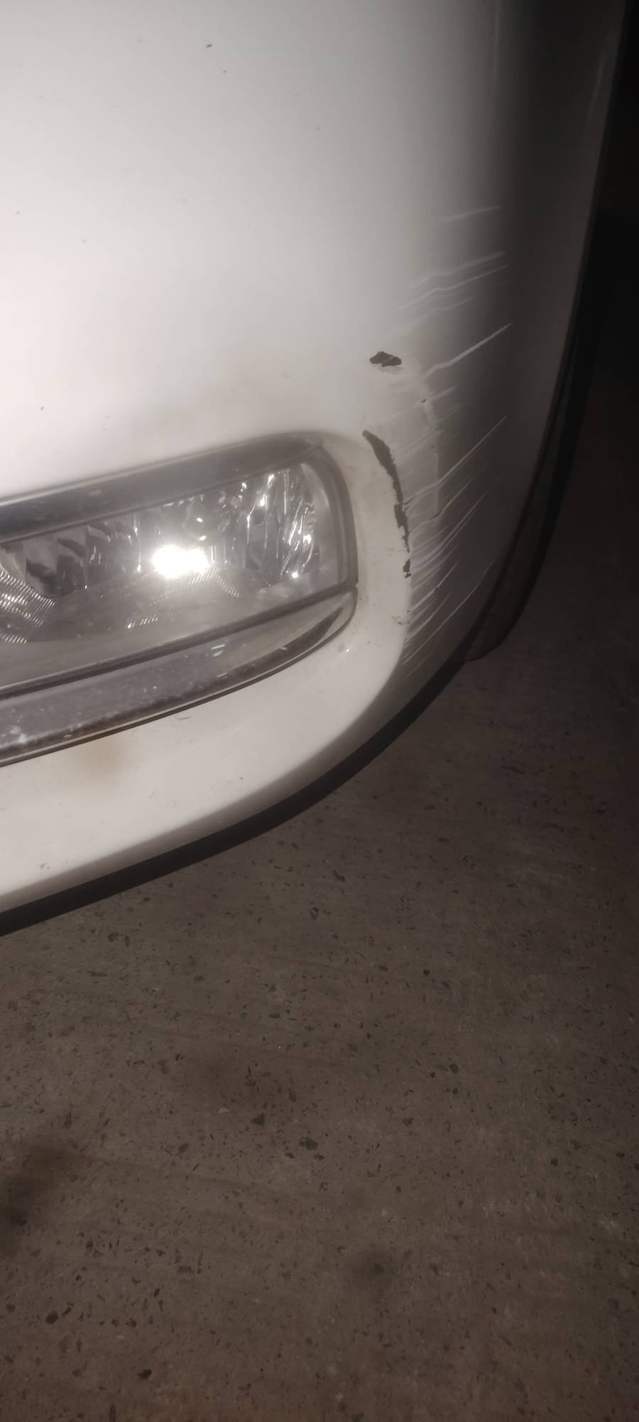 转弯进小区和人碰了，这大概要多少钱修好？

92 / 作者:建湖大黑户 / 