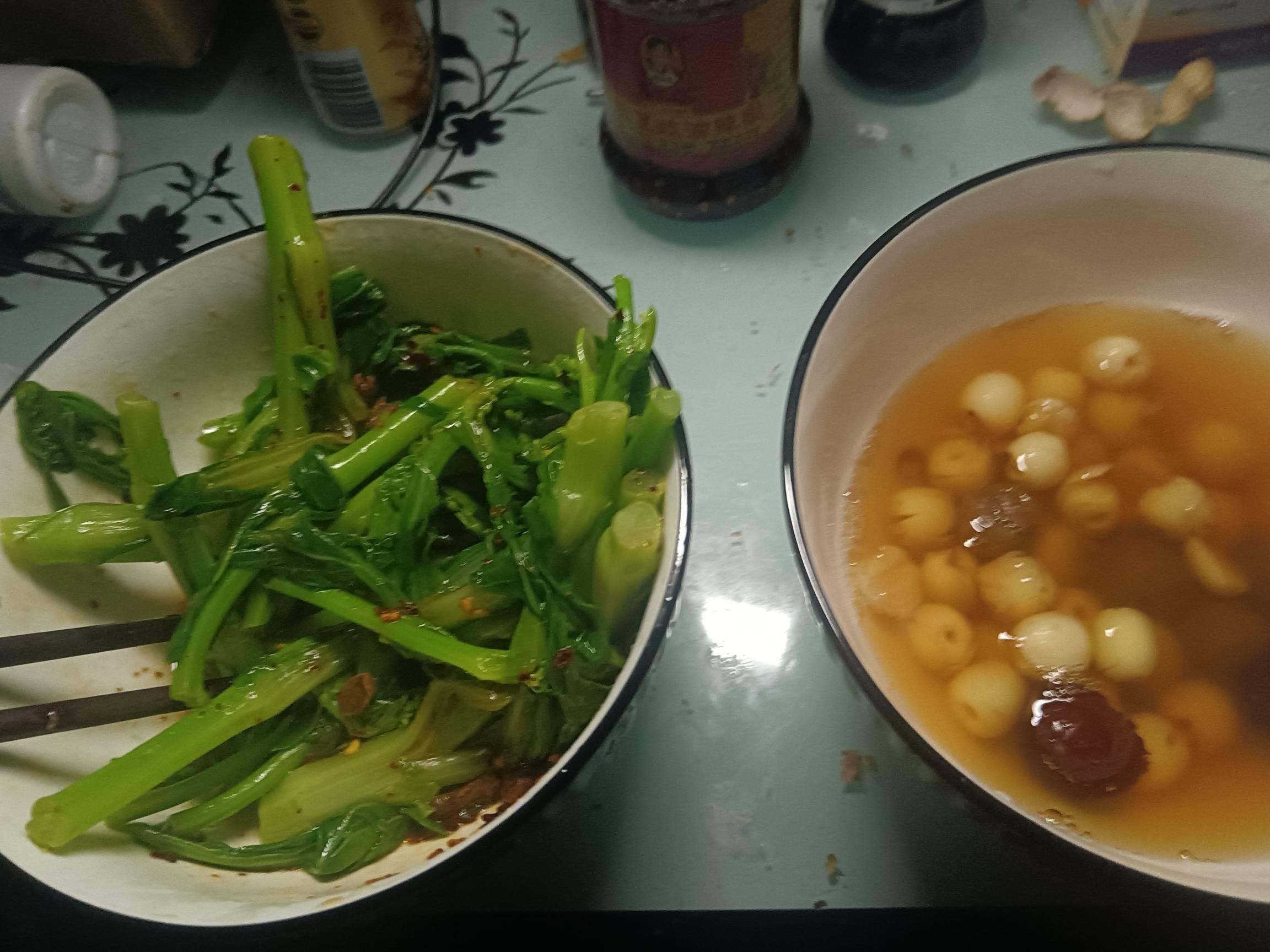 谁我吃的简单，莲子桂圆汤，配点水煮青菜

18 / 作者:蛋黄酱 / 