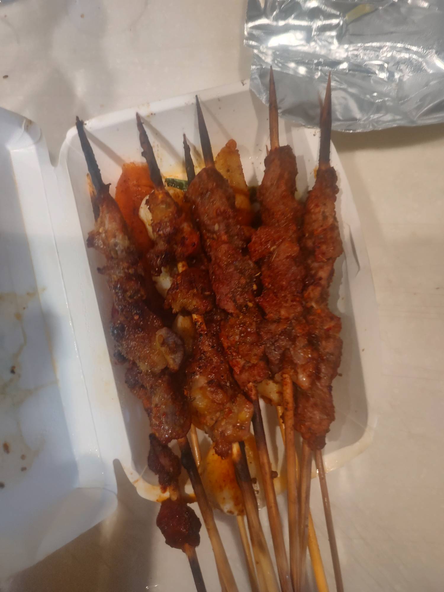 玩也没啥玩的，游戏也不想打，躺也躺不住，班也不想上，甚至有毛都懒得动手申请，是怎34 / 作者:L地 / 