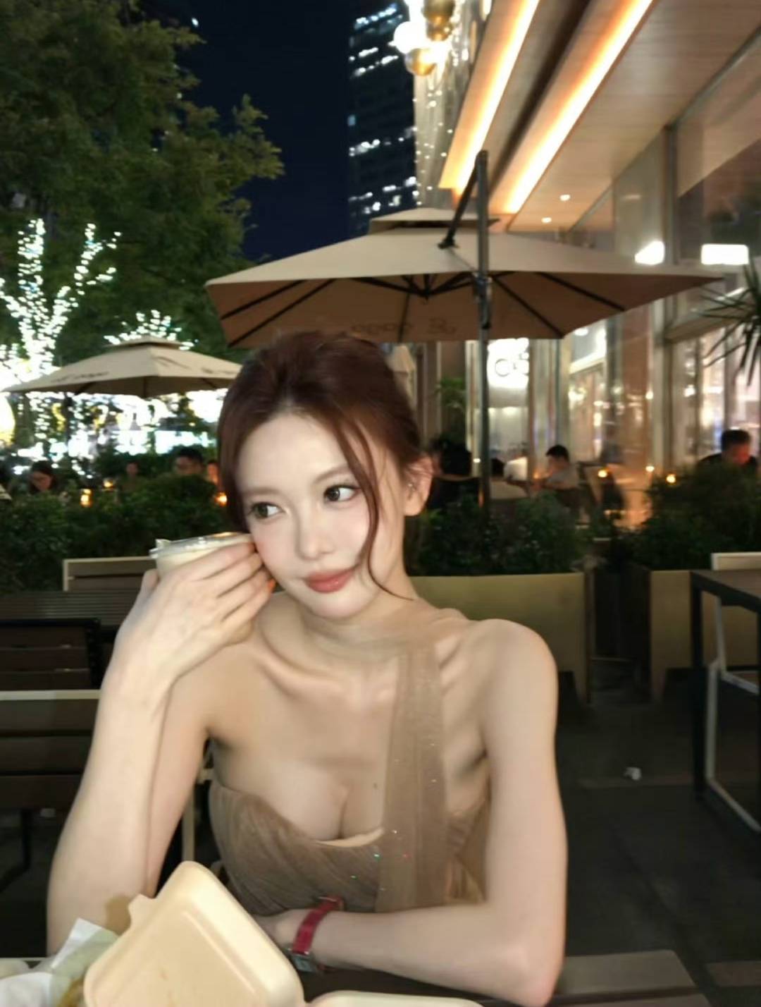 梭哈了200曼城，感觉明天要吃西北风了

11 / 作者:出来打我 / 