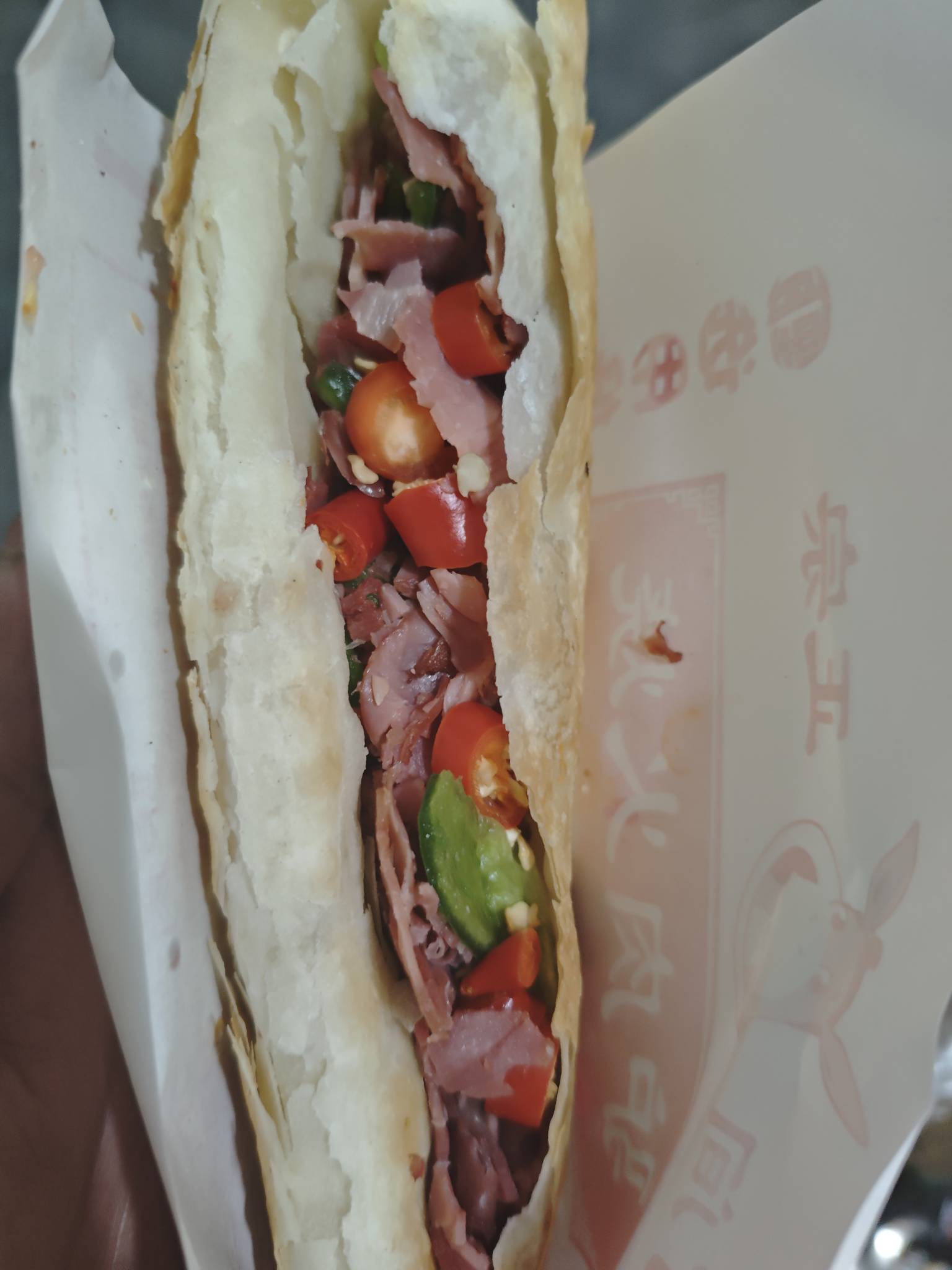 该吃饭了，老哥们，这家驴肉火烧真不错

38 / 作者:飞翔的小法 / 