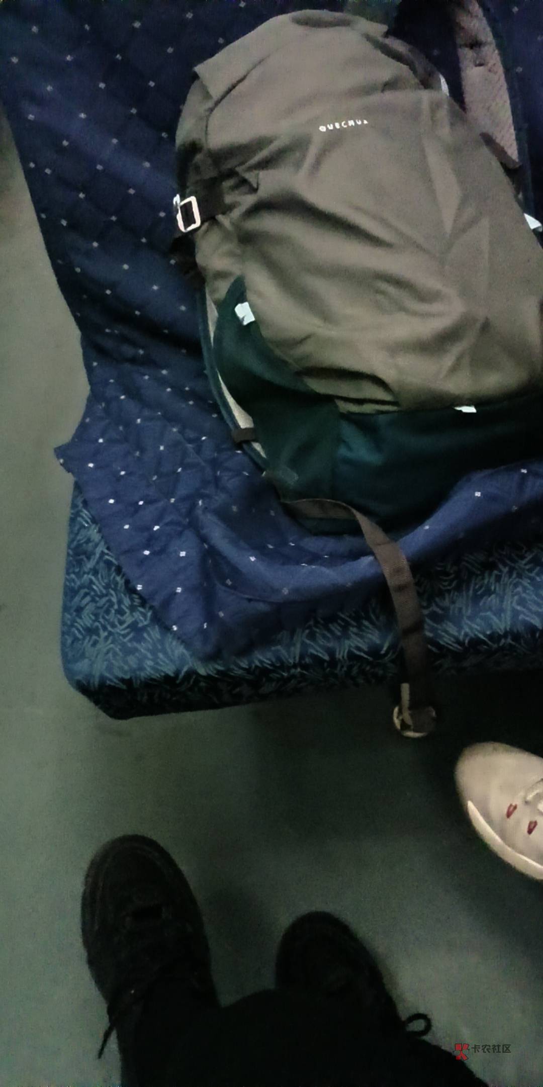 冬天在北方躺平
夏天在南方躺平

89 / 作者:朱铁胆 / 